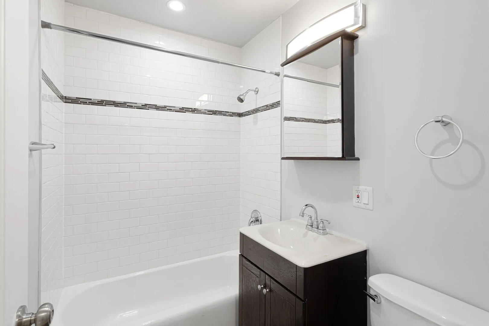 6826 N Ridge Blvd, , 60645, USA 60645-unit#203-Chicago-IL