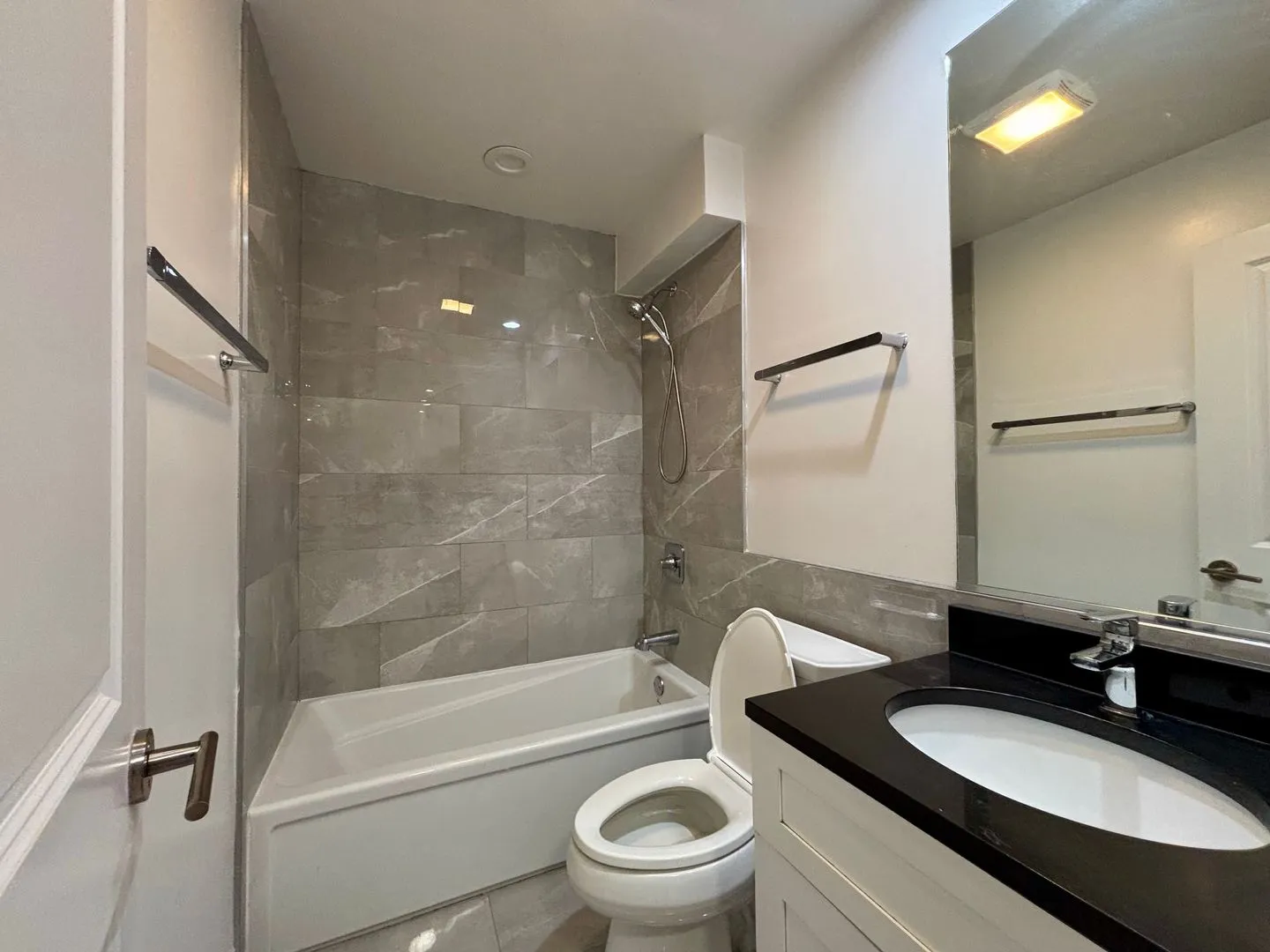 6954 N Sheridan Rd, ,  60626, USA 60626-unit#302-Chicago-IL