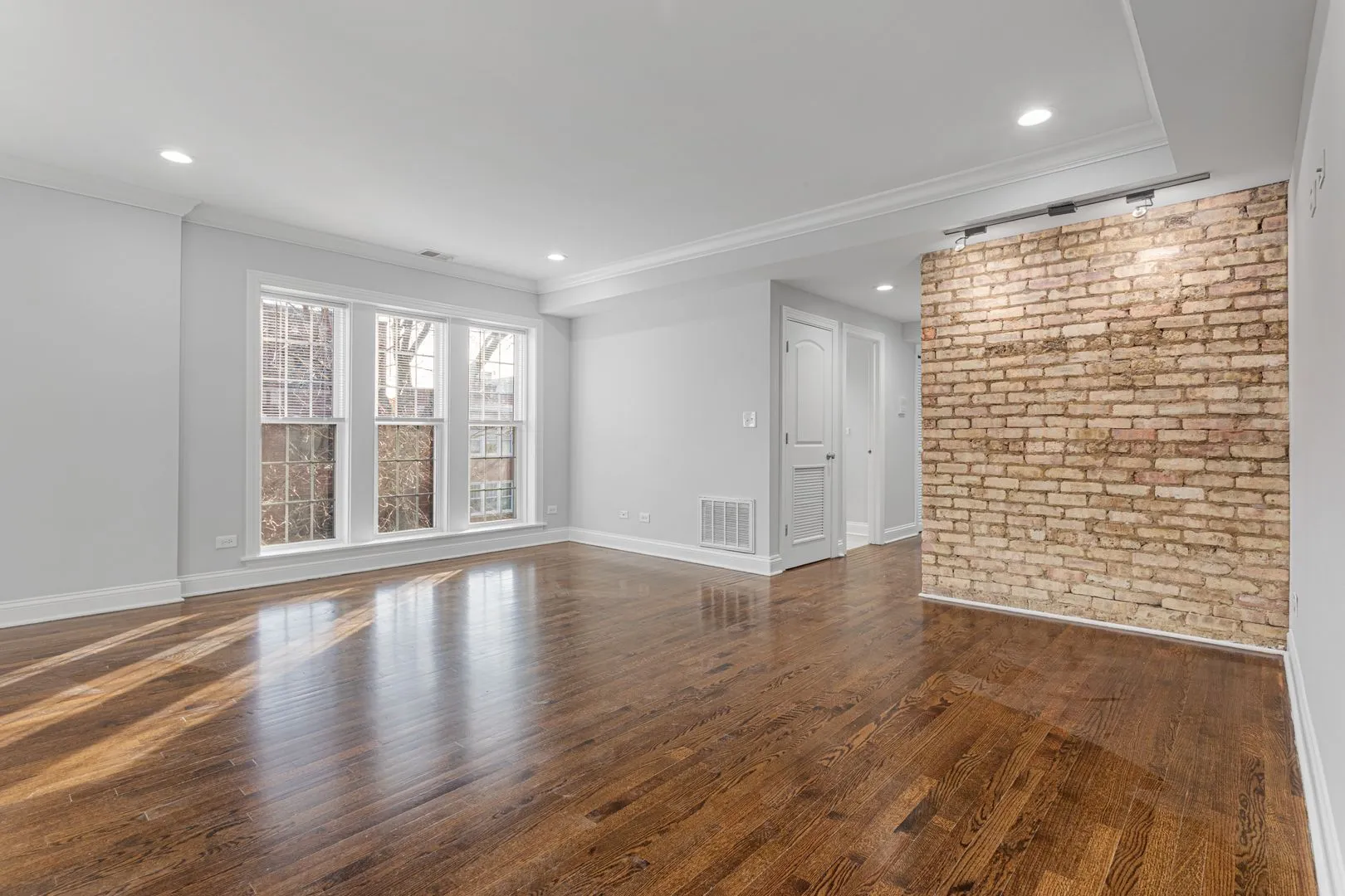 7722 N Ashland Ave, , 60626, USA 60626-unit#H2-Chicago-IL
