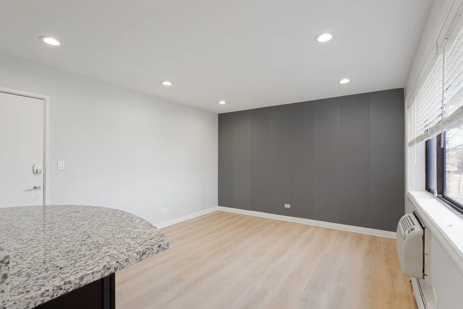 6826 N Ridge Blvd, , 60645, USA 60645-unit#203-Chicago-IL