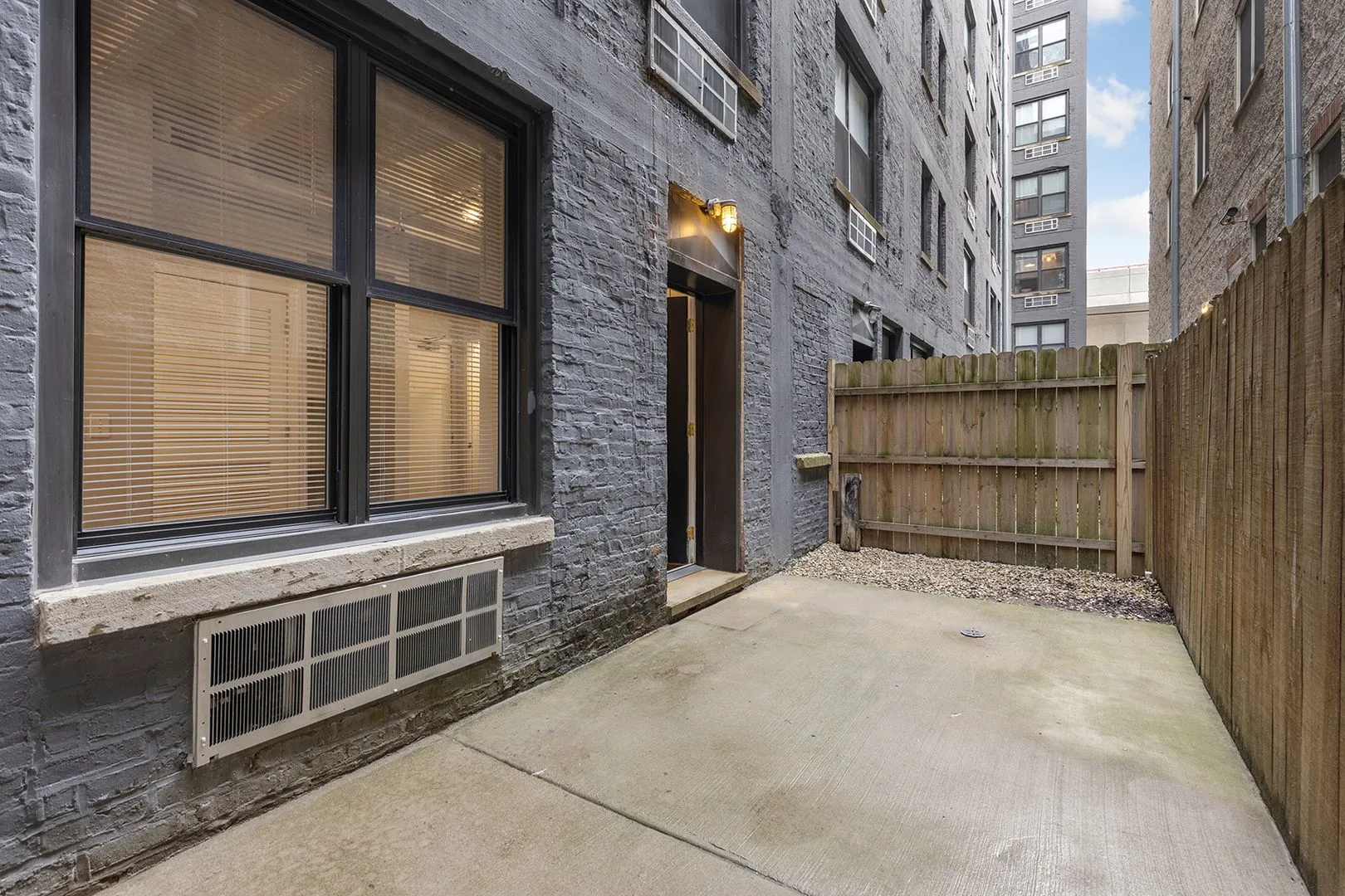 5718 N Winthrop Ave, ,  60660, USA 60660-unit#105-Chicago-IL