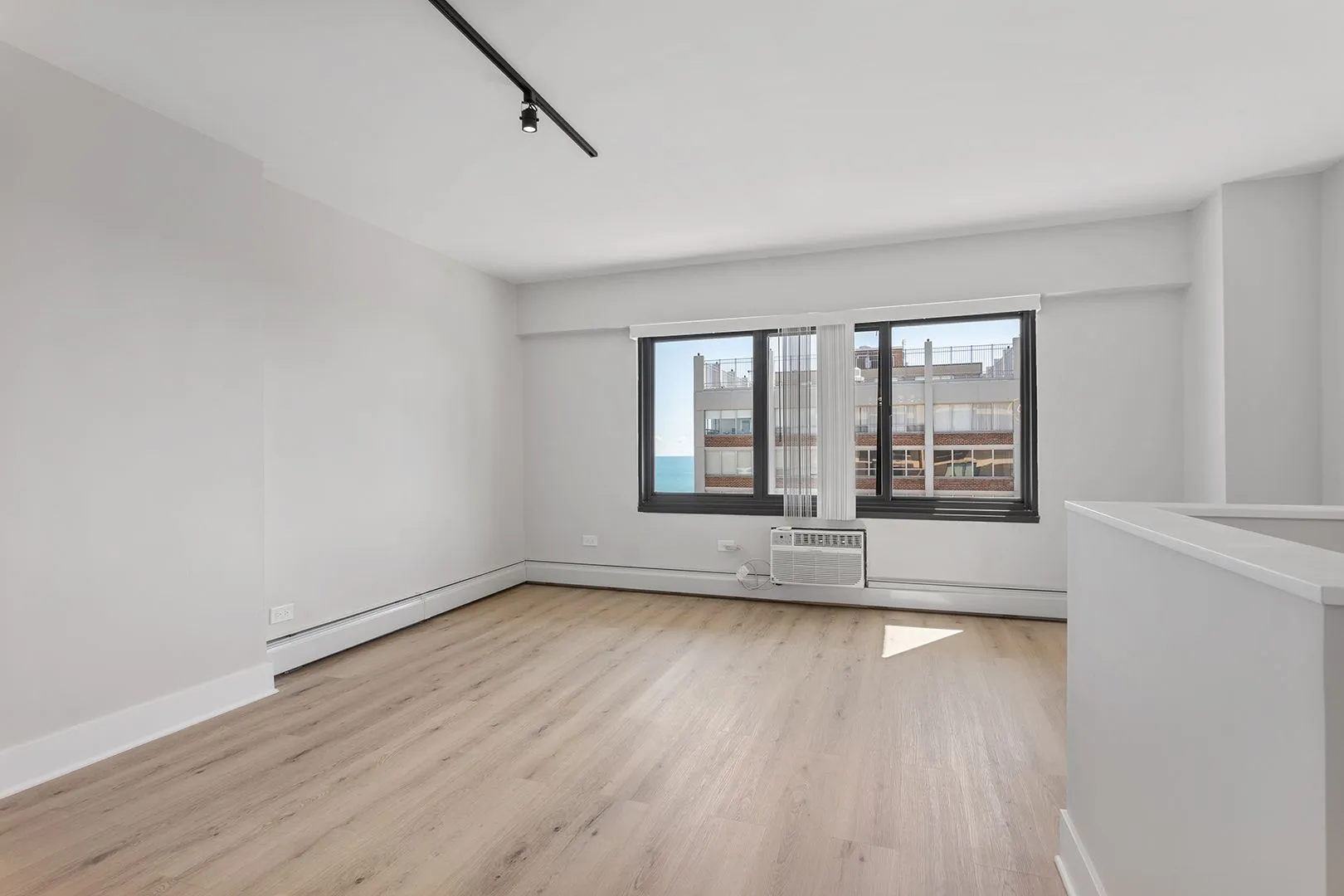 6166 N Sheridan Rd, ,  60660, USA 60660-unit#18F-Chicago-IL