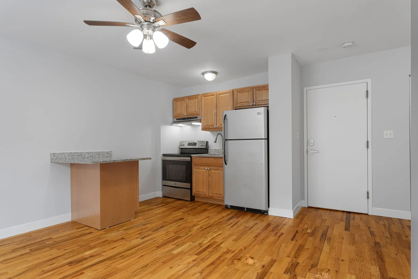 7450 N Greenview Ave, , 60626, USA 60626-unit#24-Chicago-IL