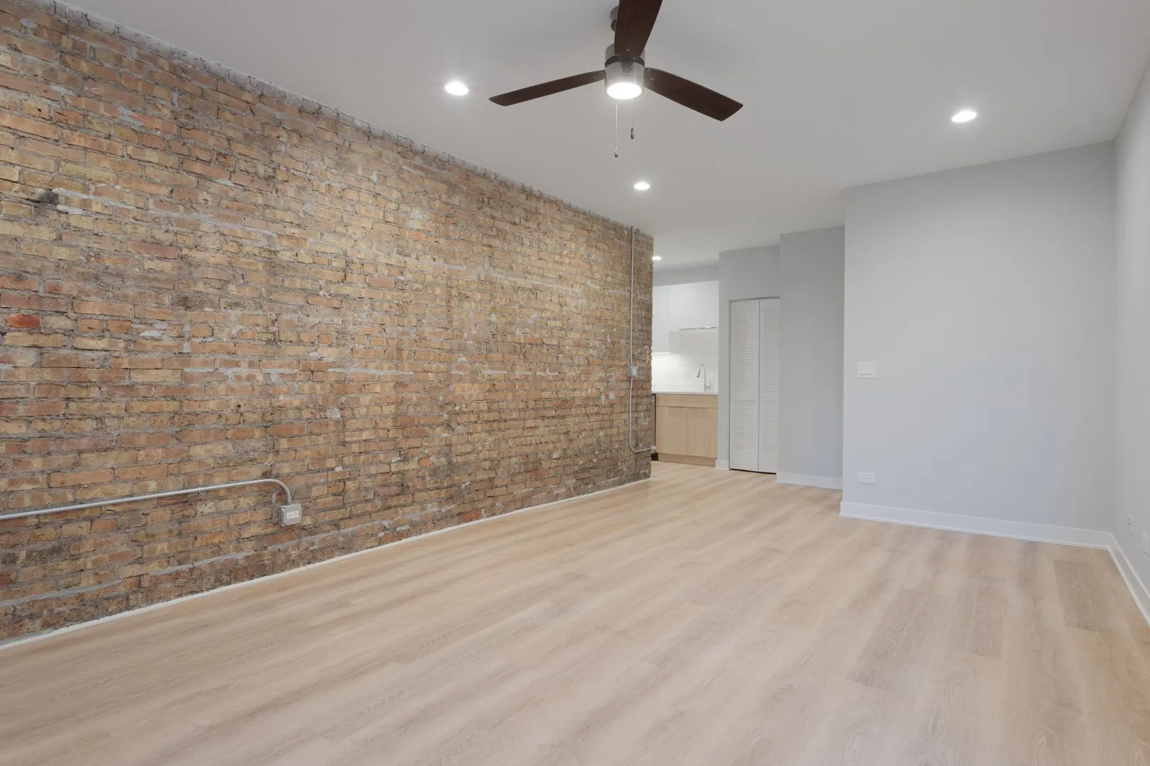 7387 N Damen Ave, ,  60645, USA 60645-unit#1E-Chicago-IL