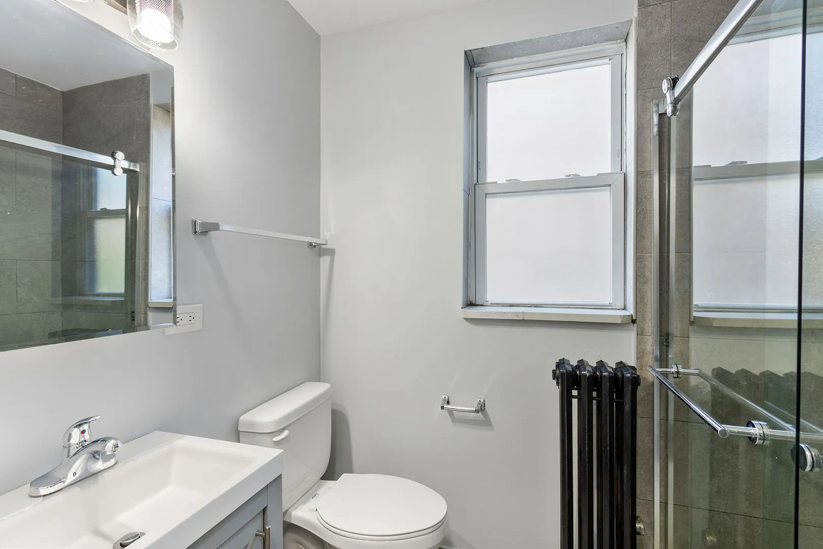 1521 W Sherwin Ave, ,  60626, USA 60626-unit#208-Chicago-IL