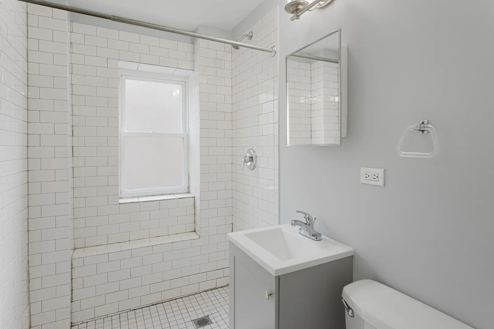 7450 N Greenview Ave, , 60626, USA 60626-unit#24-Chicago-IL