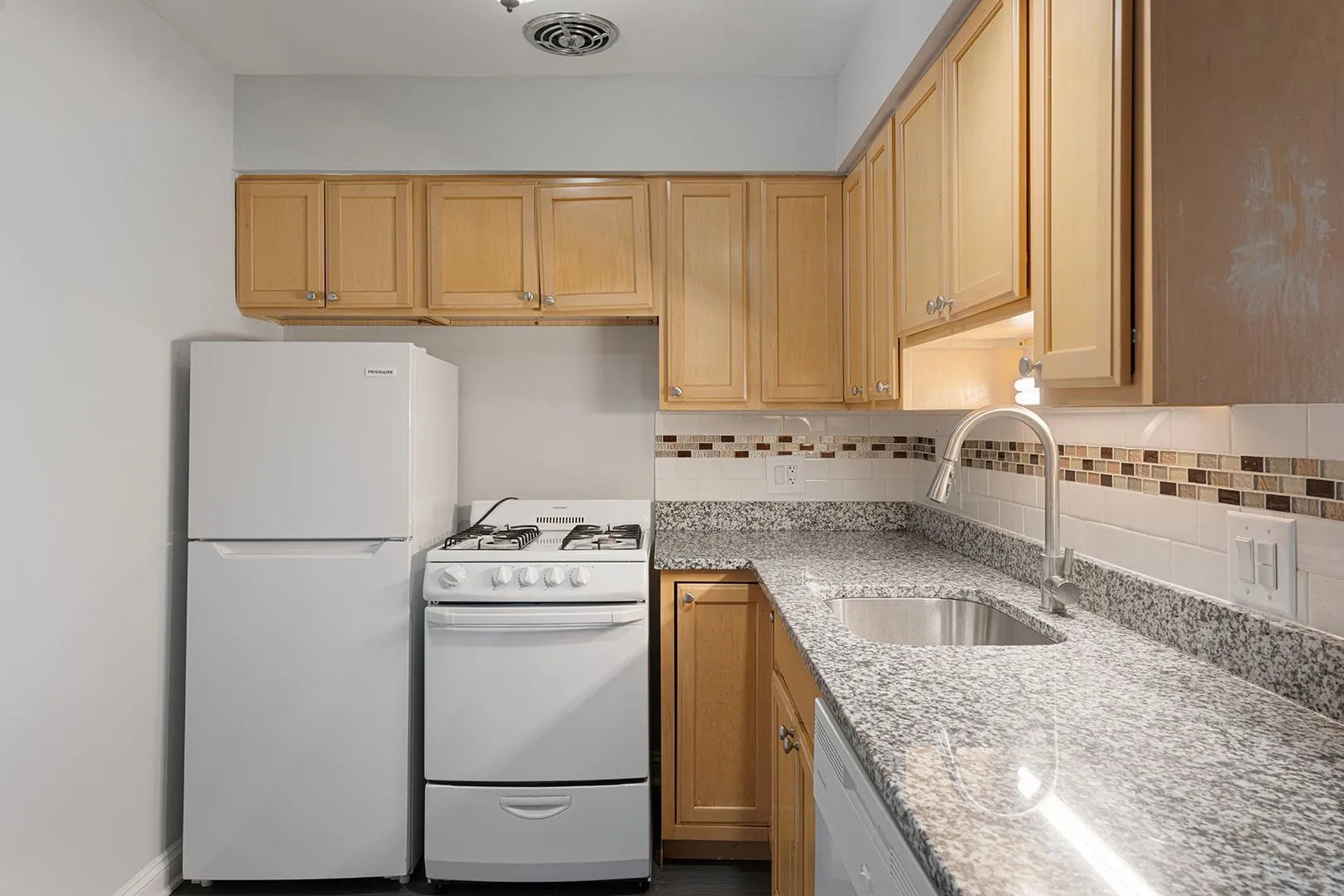 6201 N Kenmore Ave, , 60660, USA 60660-unit#408-Chicago-IL