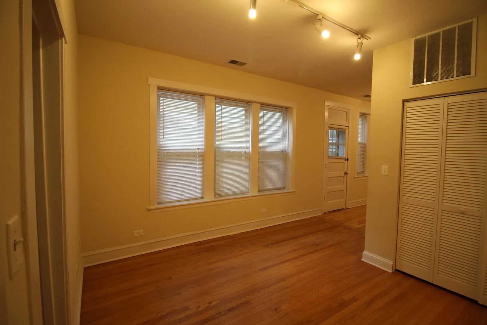 3767 N Pulaski Rd, , 60641, USA 60641-unit#2R-Chicago-IL