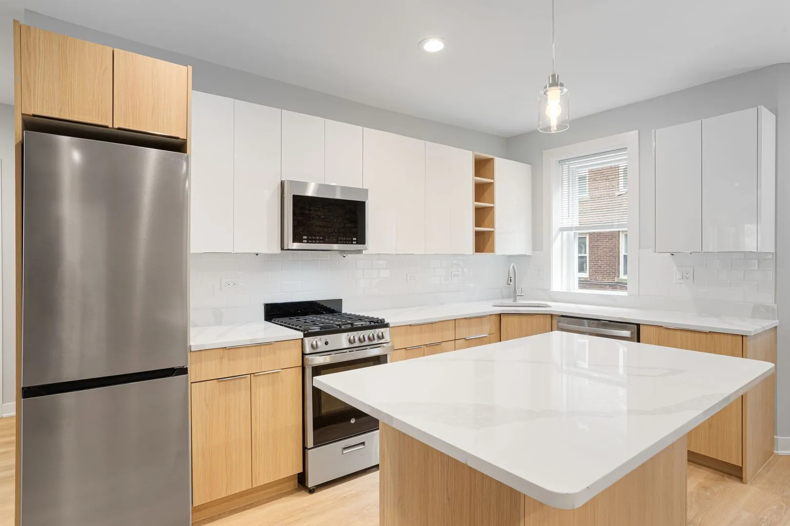 7389 N Damen Ave, , 60645, USA 60645-unit#3E-Chicago-IL