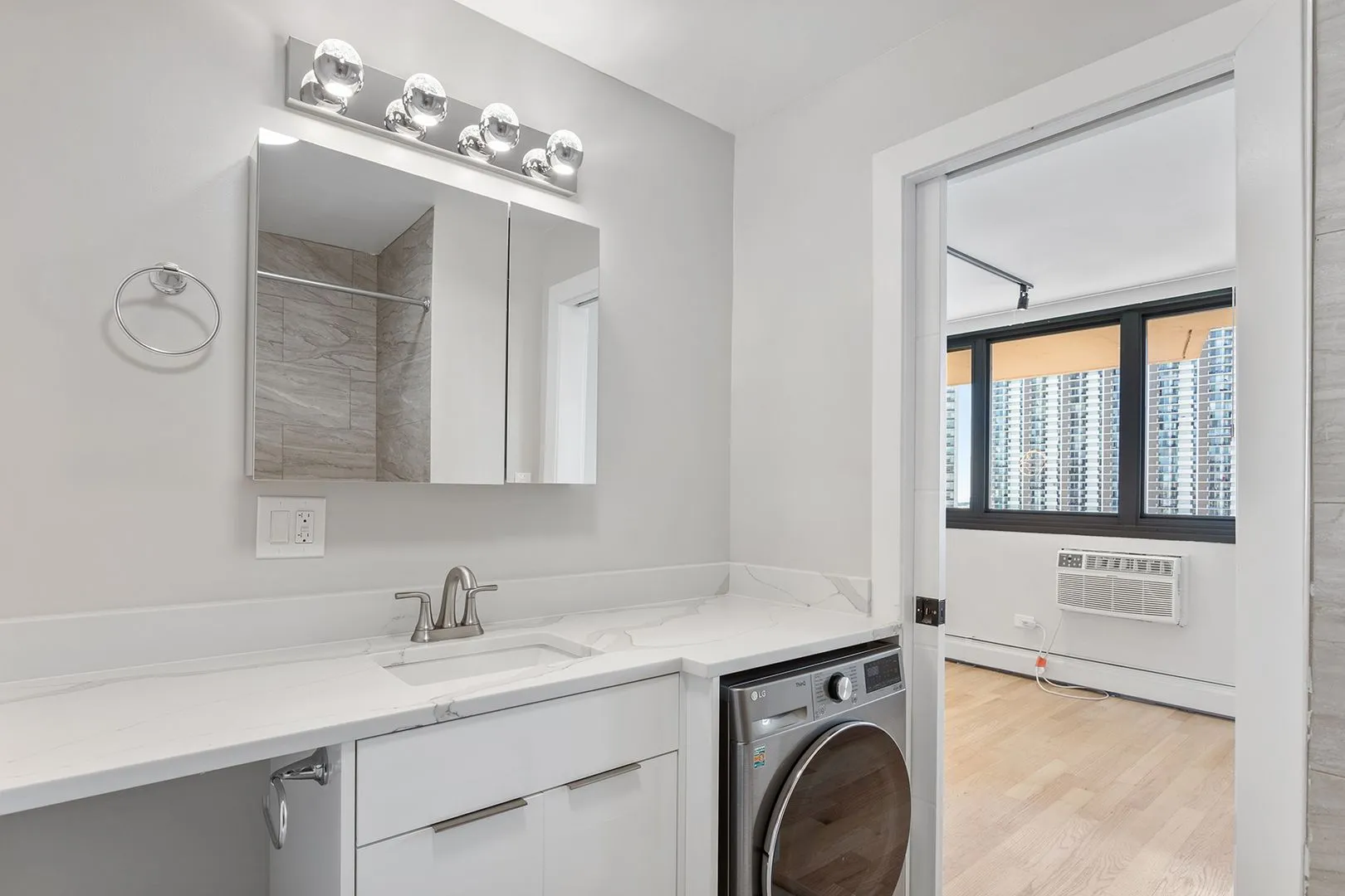 6166 N Sheridan Rd, , 60660, USA 60660-unit#22J-Chicago-IL