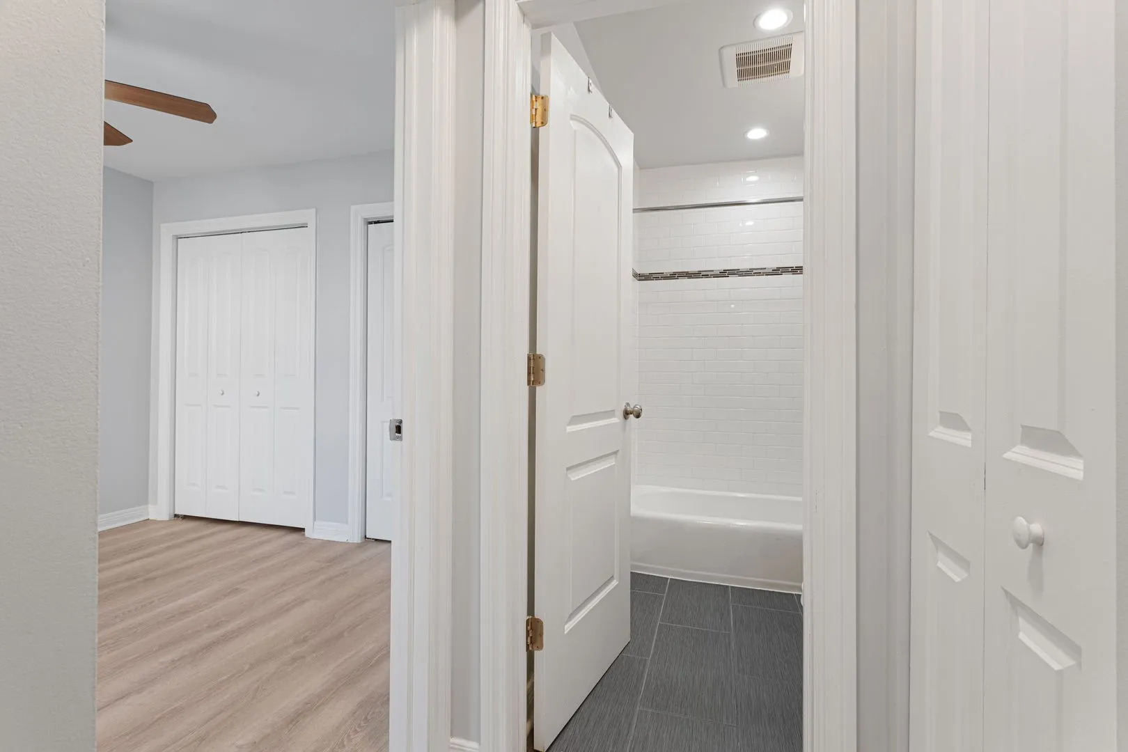 6826 N Ridge Blvd, , 60645, USA 60645-unit#203-Chicago-IL