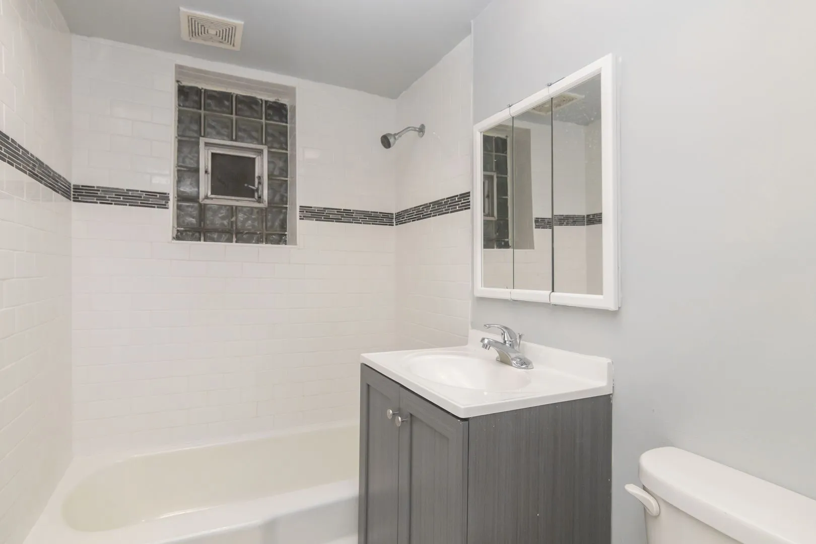2109 N Kenmore Ave, ,  60614, USA 60614-unit#1R-Chicago-IL