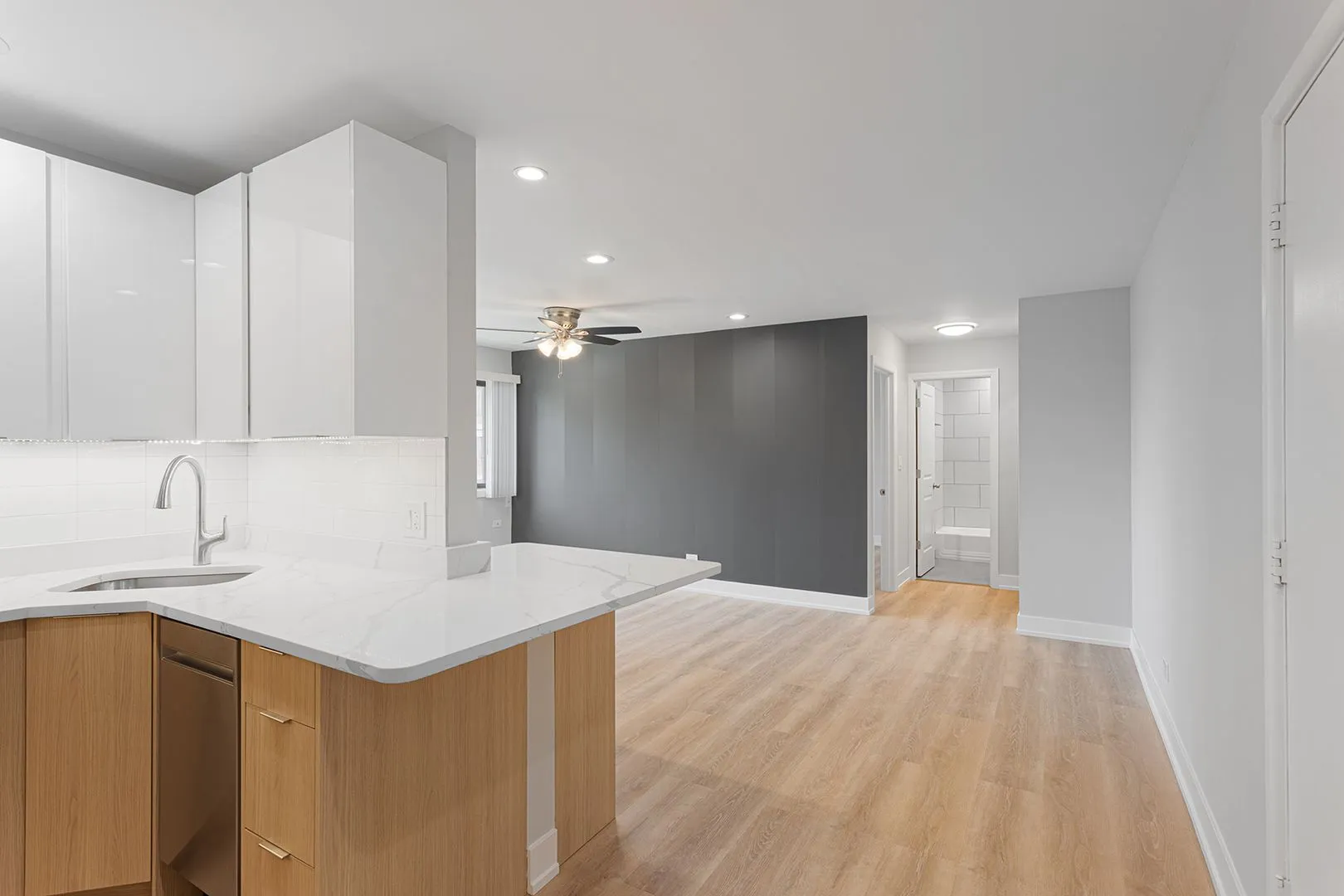 6021 N Winthrop Ave, ,  60660, USA 60660-unit#401-Chicago-IL