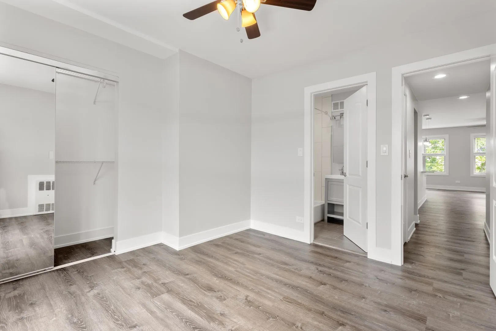 1303 W Estes Ave, ,  60626, USA 60626-unit#4E-Chicago-IL