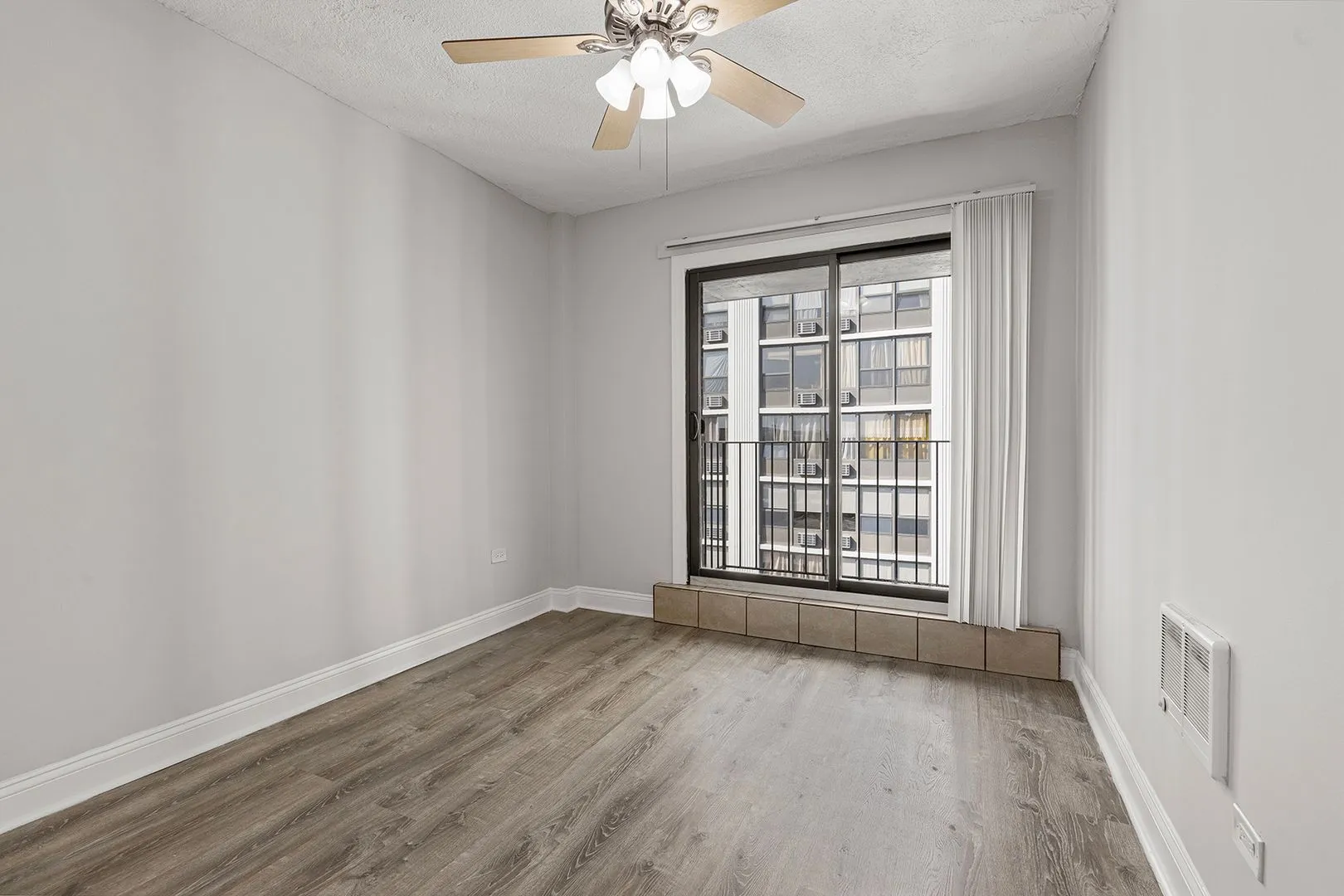 4520 N Clarendon Ave, , 60640, USA 60640-unit#906-Chicago-IL