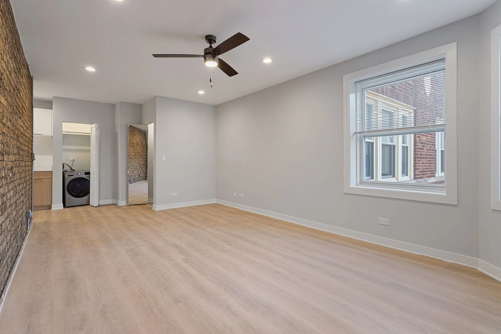 7387 N Damen Ave, ,  60645, USA 60645-unit#2E-Chicago-IL