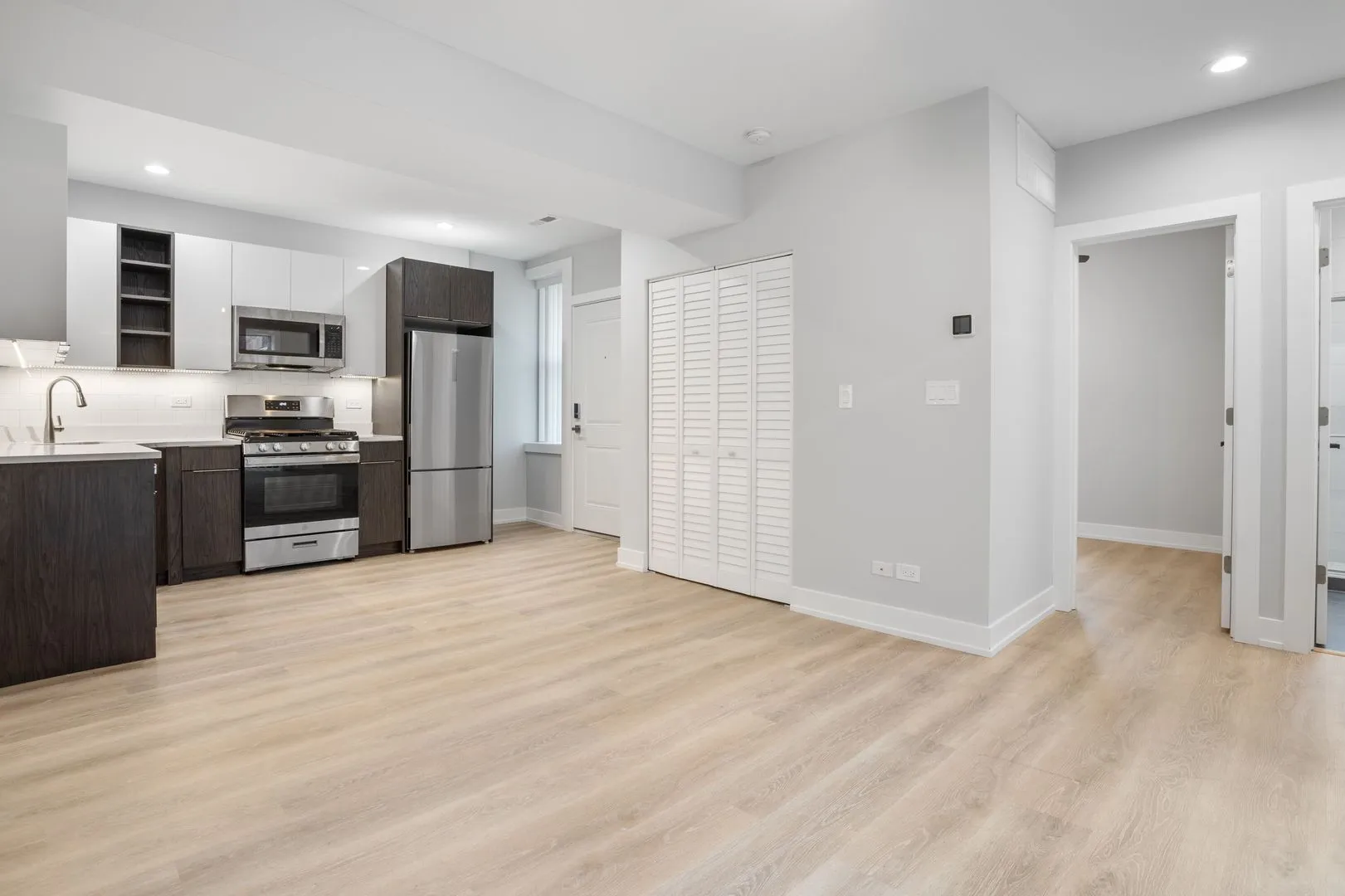 W Juneway Terrace, ,  60626, USA 60626-unit#2T-Chicago-IL