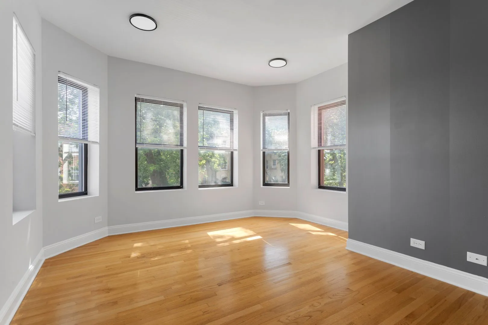 7526 N Seeley Ave, ,  60645, USA 60645-unit#202-Chicago-IL