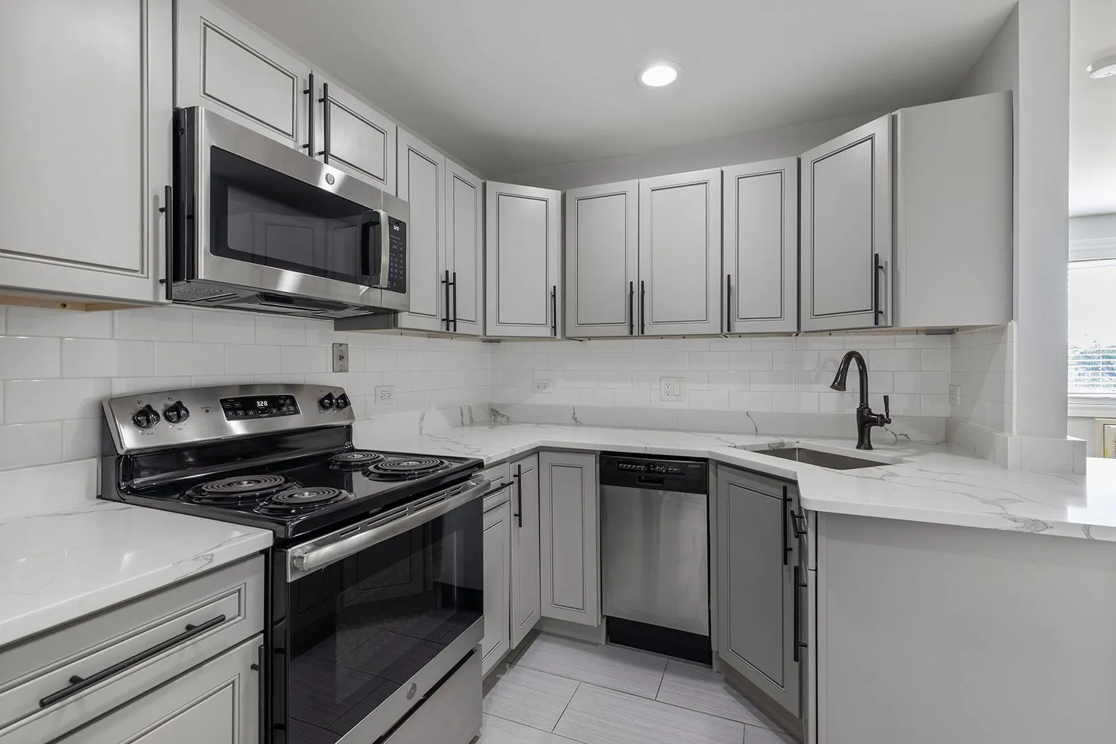 6826 N Ridge Blvd, , 60645, USA 60645-unit#402-Chicago-IL