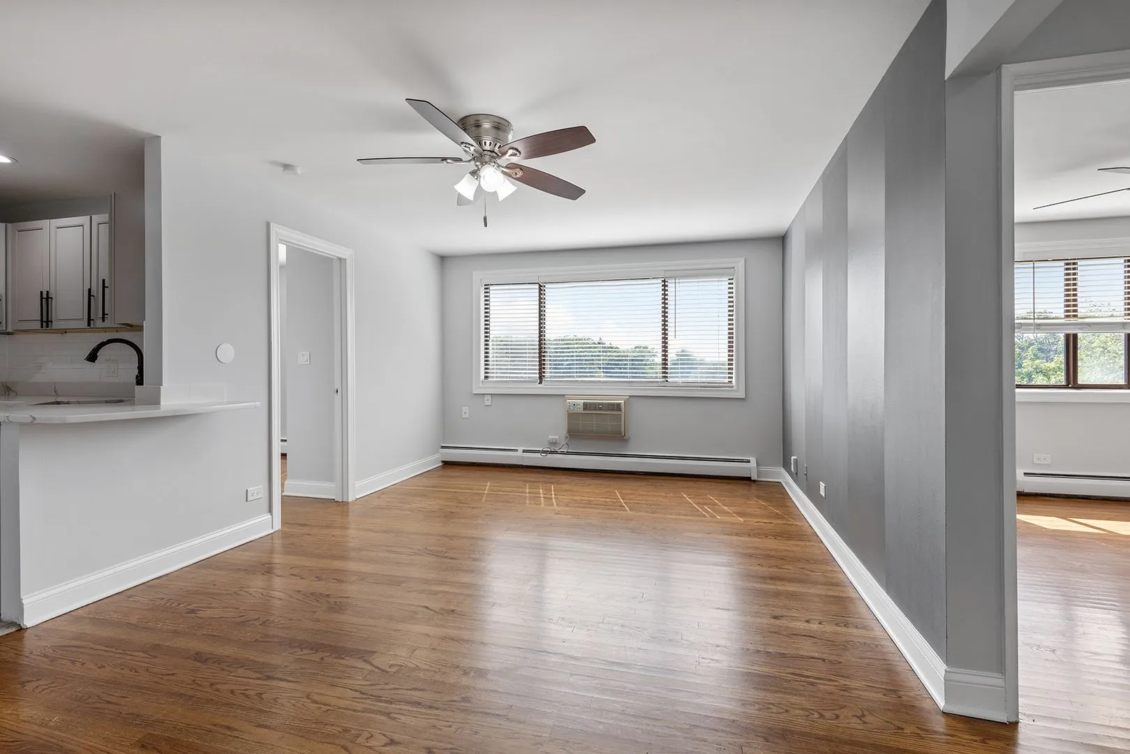 6826 N Ridge Blvd, ,  60645, USA 60645-unit#402-Chicago-IL