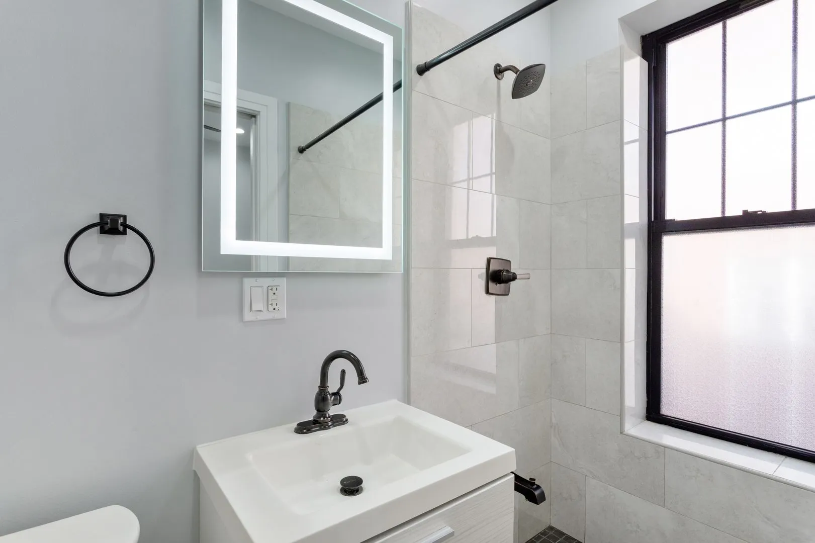 6109 N Winthrop Ave, , 60660, USA 60660-unit#3RD FLOOR-Chicago-IL