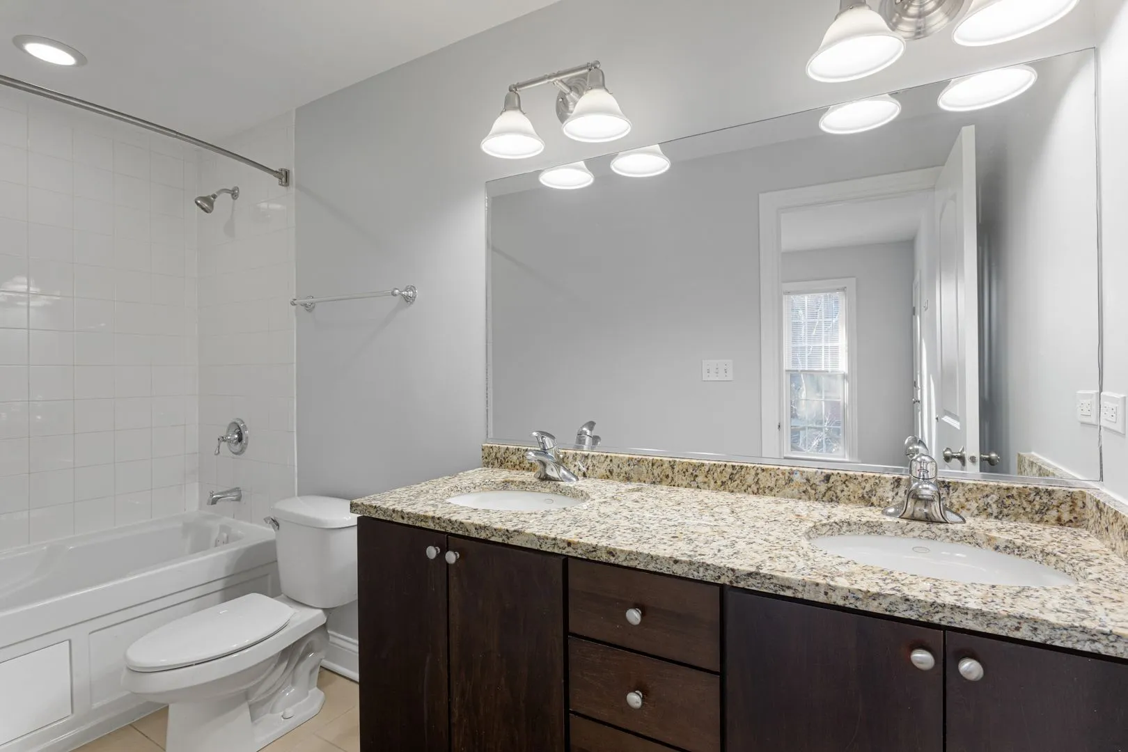 7722 N Ashland Ave, , 60626, USA 60626-unit#H2-Chicago-IL