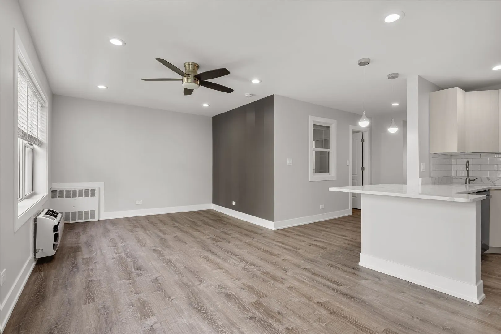 1303 W Estes Ave, ,  60626, USA 60626-unit#4E-Chicago-IL