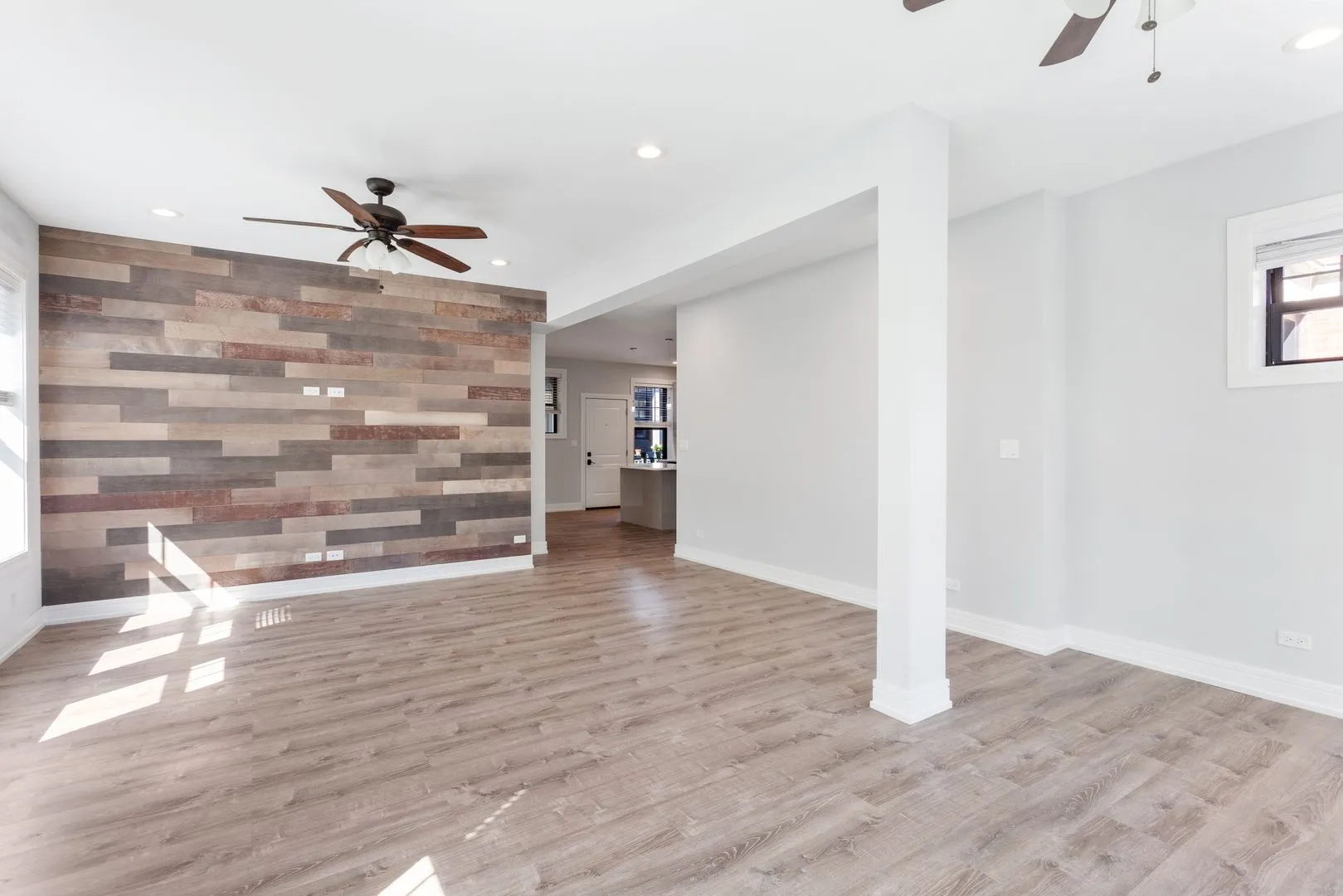 1062 W Glenlake Ave 3rd floor, , 60660, USA 60660-Chicago-IL