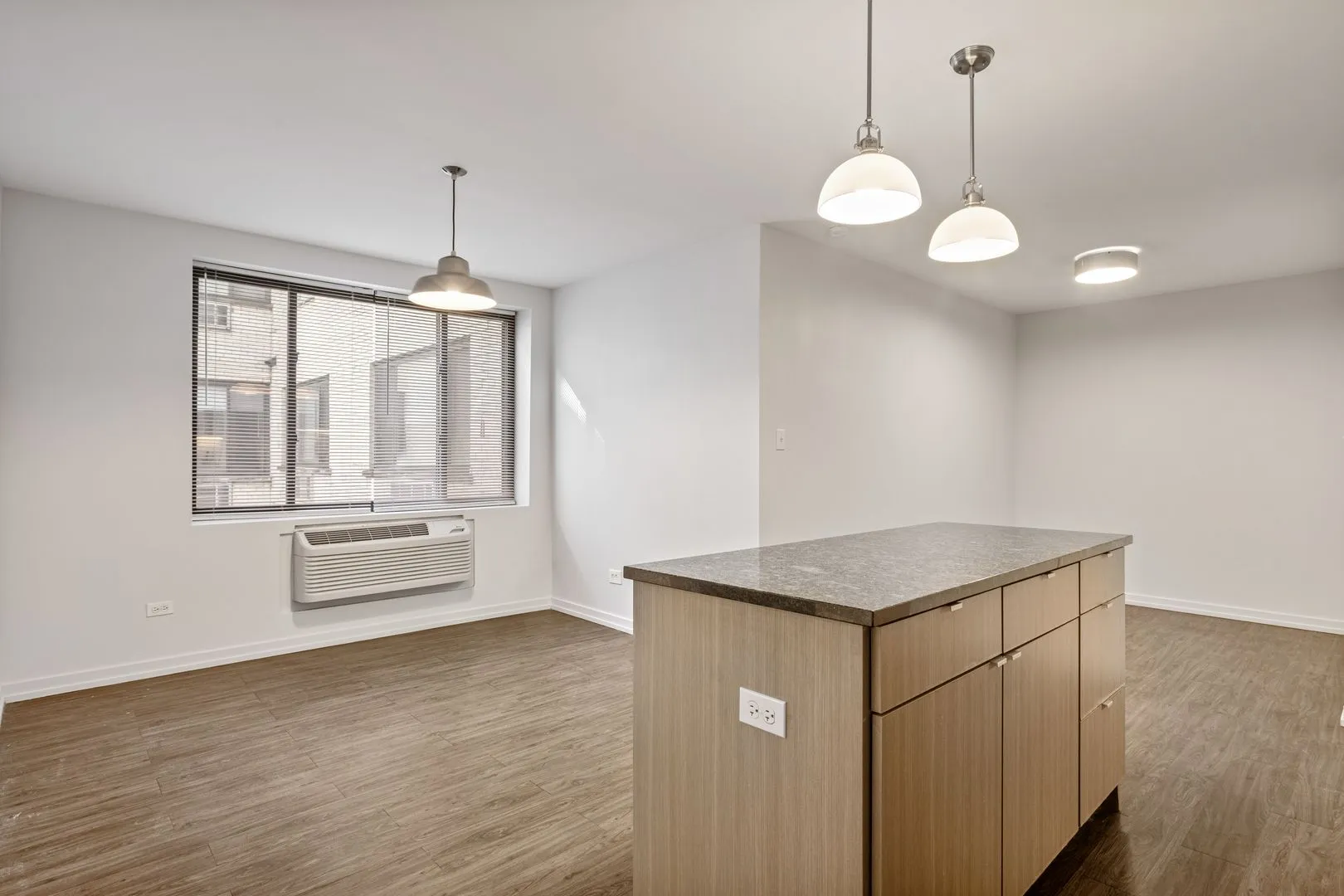 5411 N Winthrop Ave, , 60640, USA 60640-unit#215-Chicago-IL