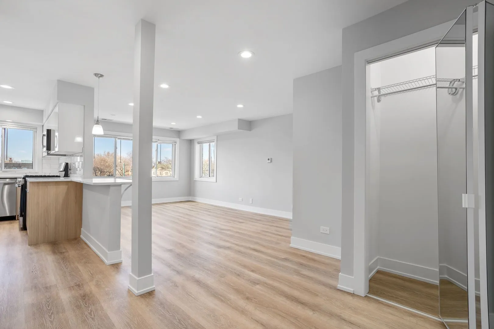 2333 W Lunt Ave, ,  60645, USA 60645-unit#402-Chicago-IL