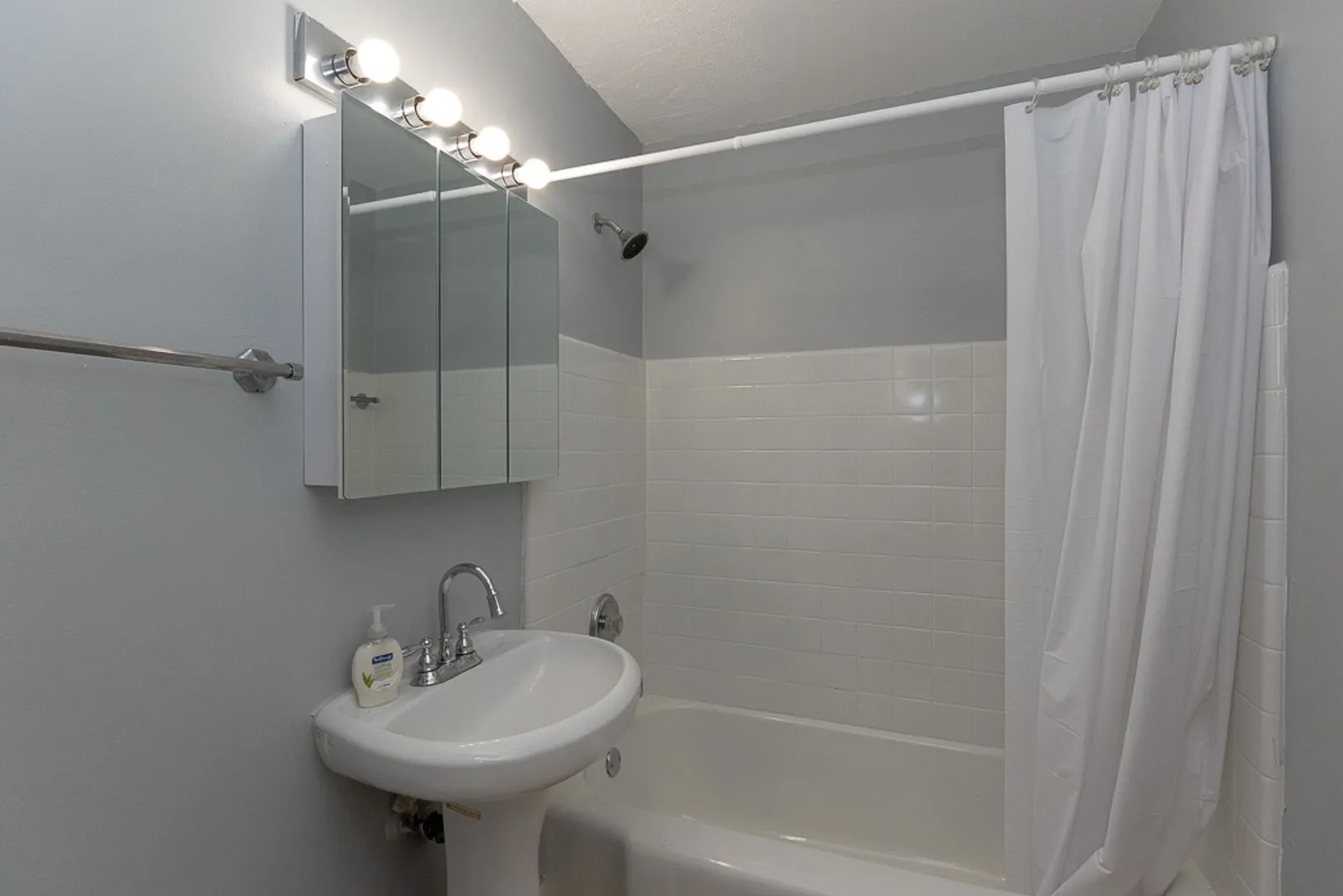 7333 N Ridge Blvd, ,  60645, USA 60645-unit#101-Chicago-IL