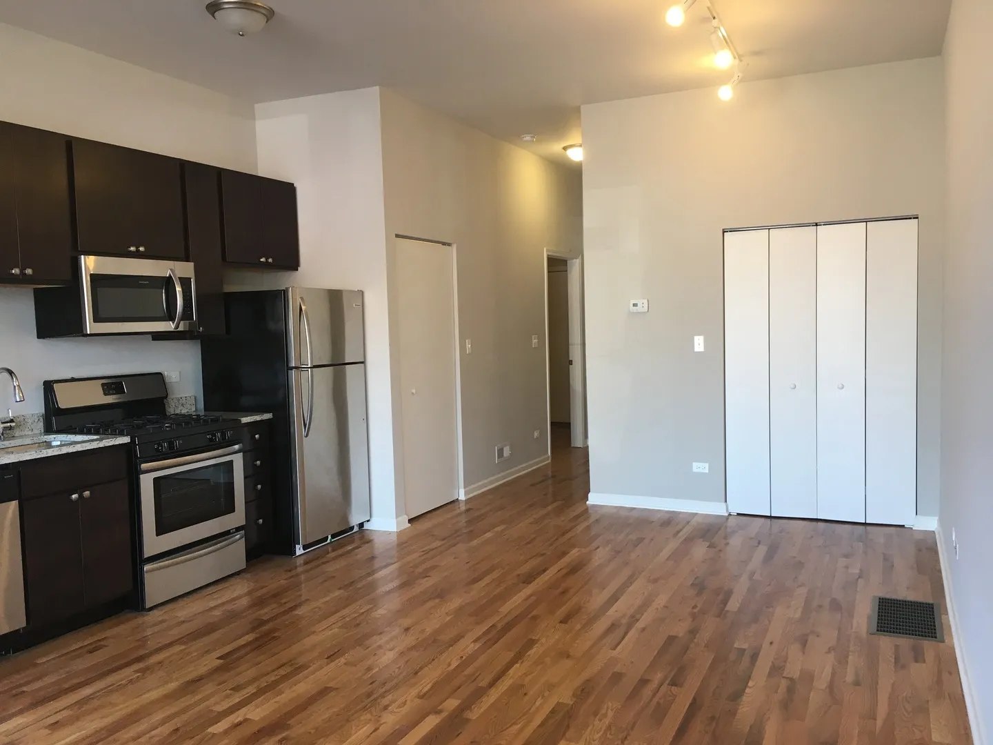 3121 W Lawrence Ave, , 60625, USA 60625-unit#STORE-Chicago-IL