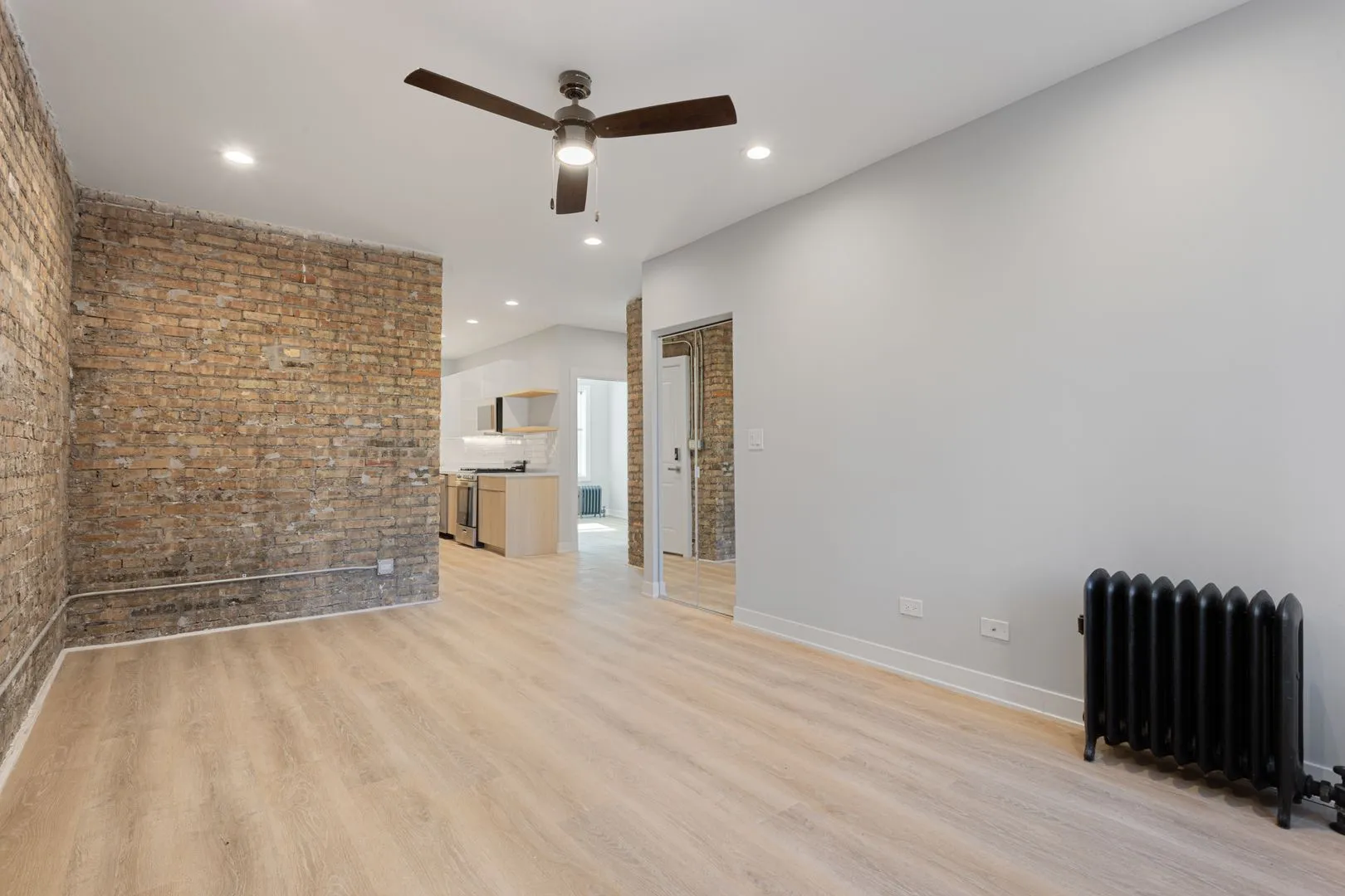 7385 N Damen Ave, , 60645, USA 60645-unit#2S-Chicago-IL