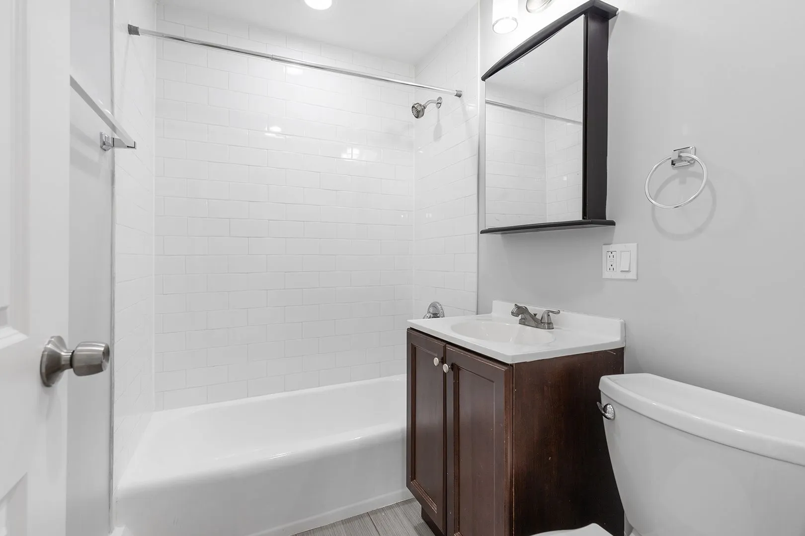 6826 N Ridge Blvd, ,  60645, USA 60645-unit#402-Chicago-IL