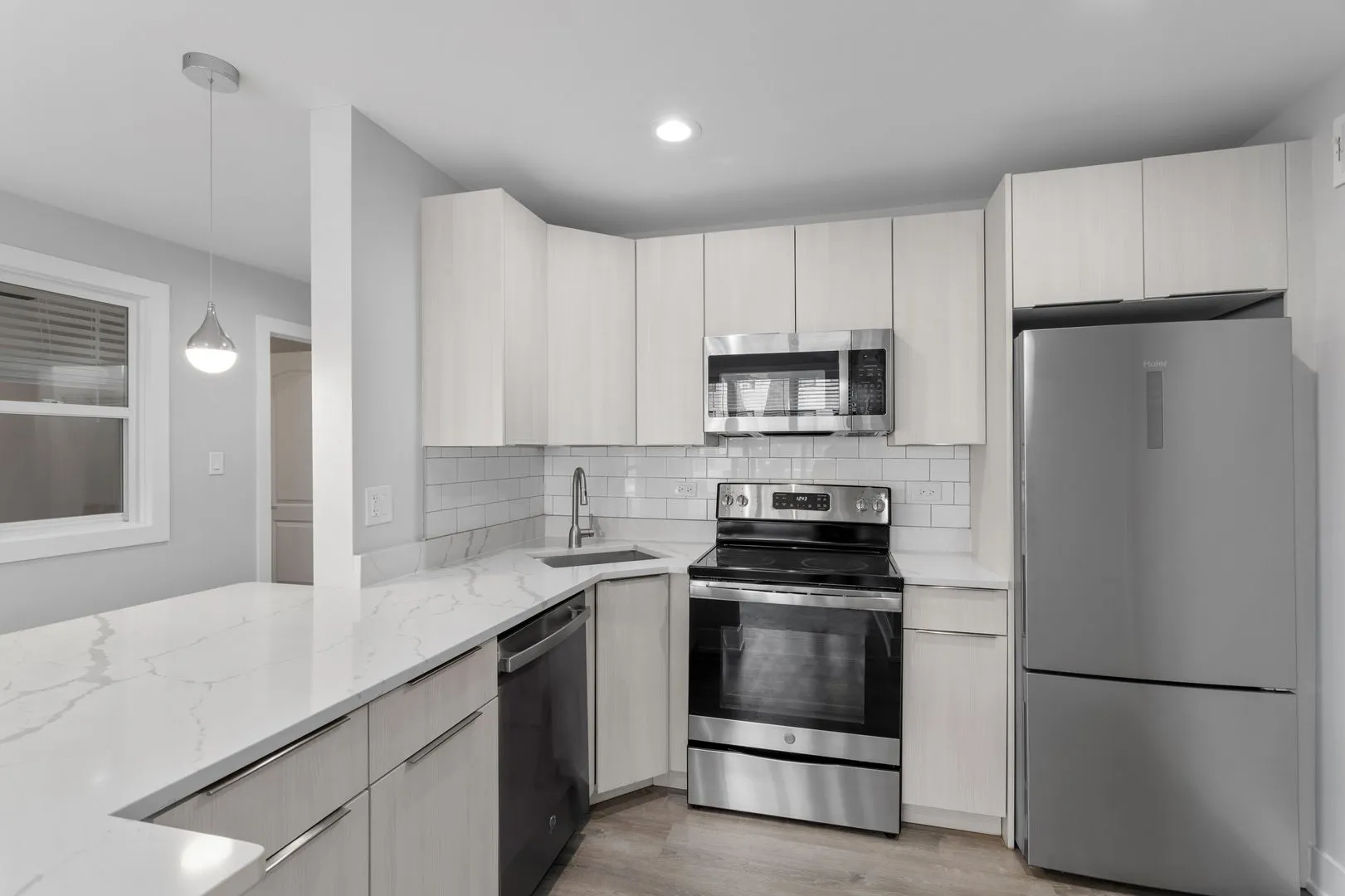 1303 W Estes Ave, ,  60626, USA 60626-unit#2E-Chicago-IL
