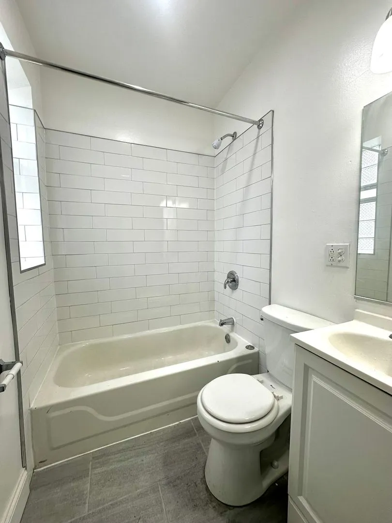 4031 N Kenmore Ave, ,  60613, USA 60613-unit#.414-Chicago-IL