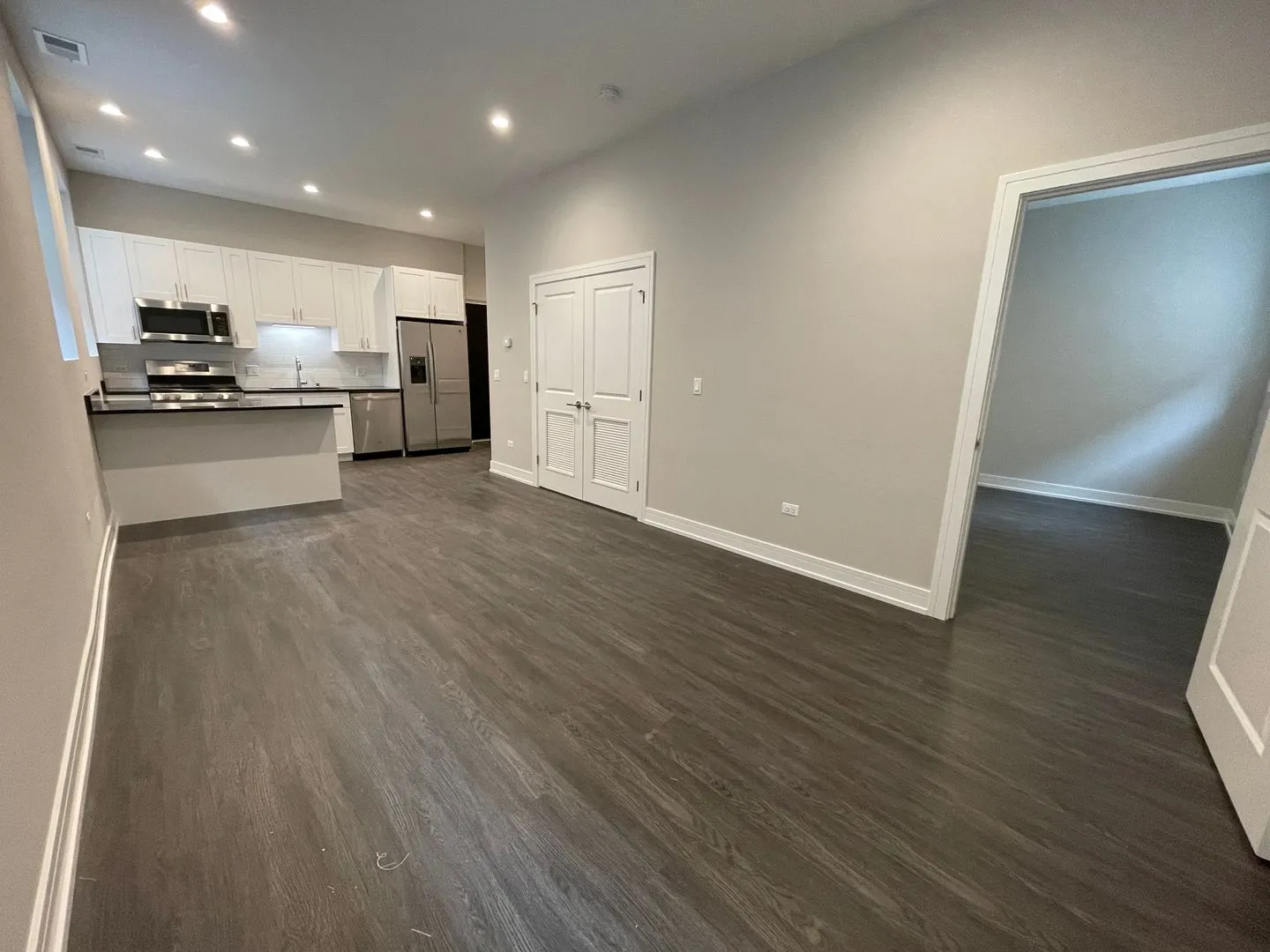 1730 W Greenleaf Ave, ,  60626, USA 60626-unit#1730-105-Chicago-IL