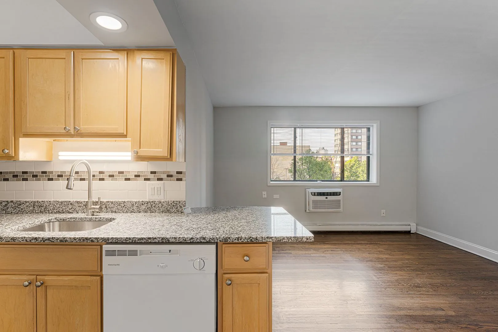 6201 N Kenmore Ave, , 60660, USA 60660-unit#408-Chicago-IL