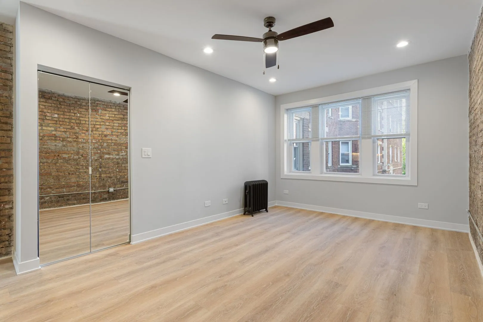 7385 N Damen Ave, , 60645, USA 60645-unit#2S-Chicago-IL