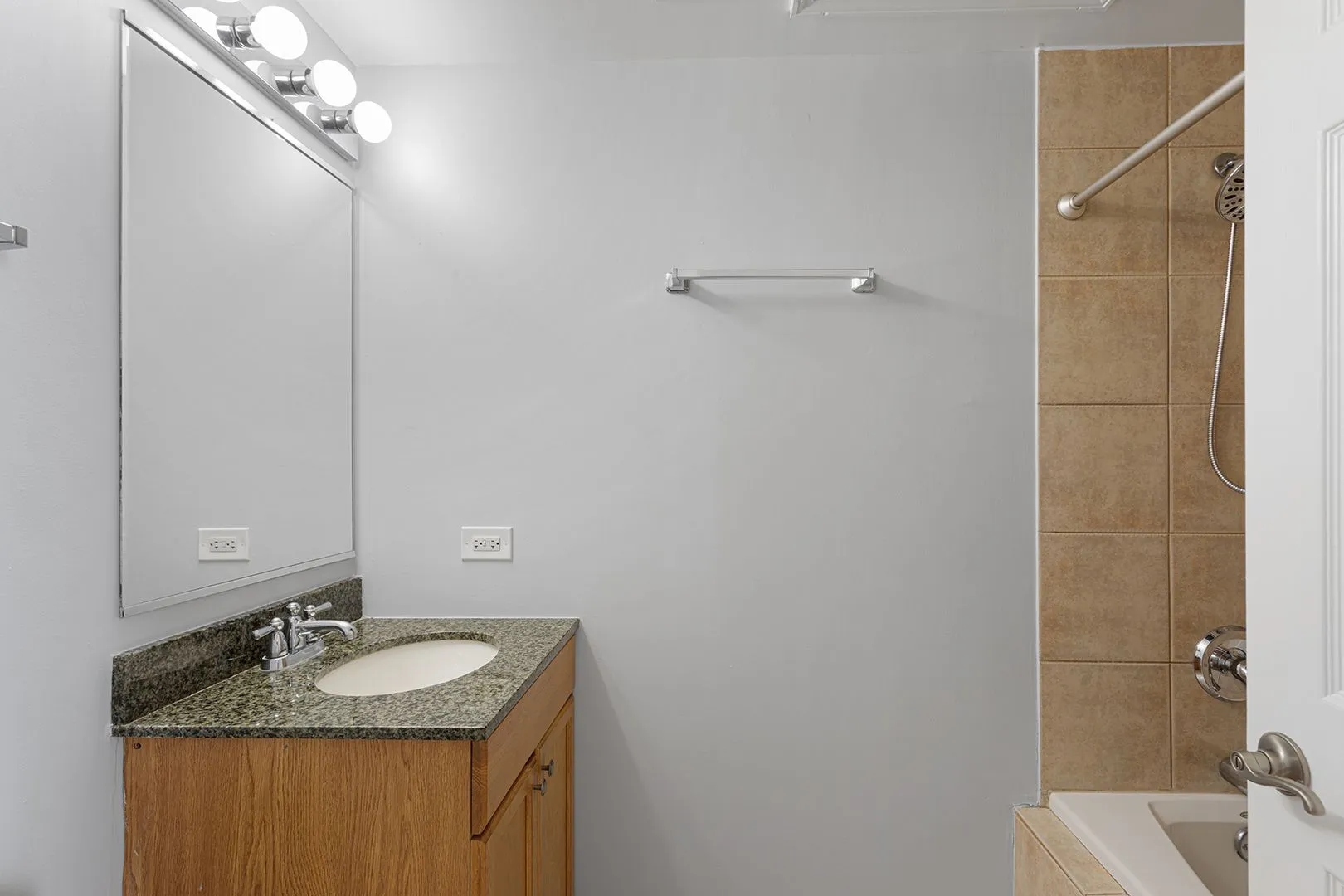 2451 W Howard St, ,  60645, USA 60645-unit#605-Chicago-IL