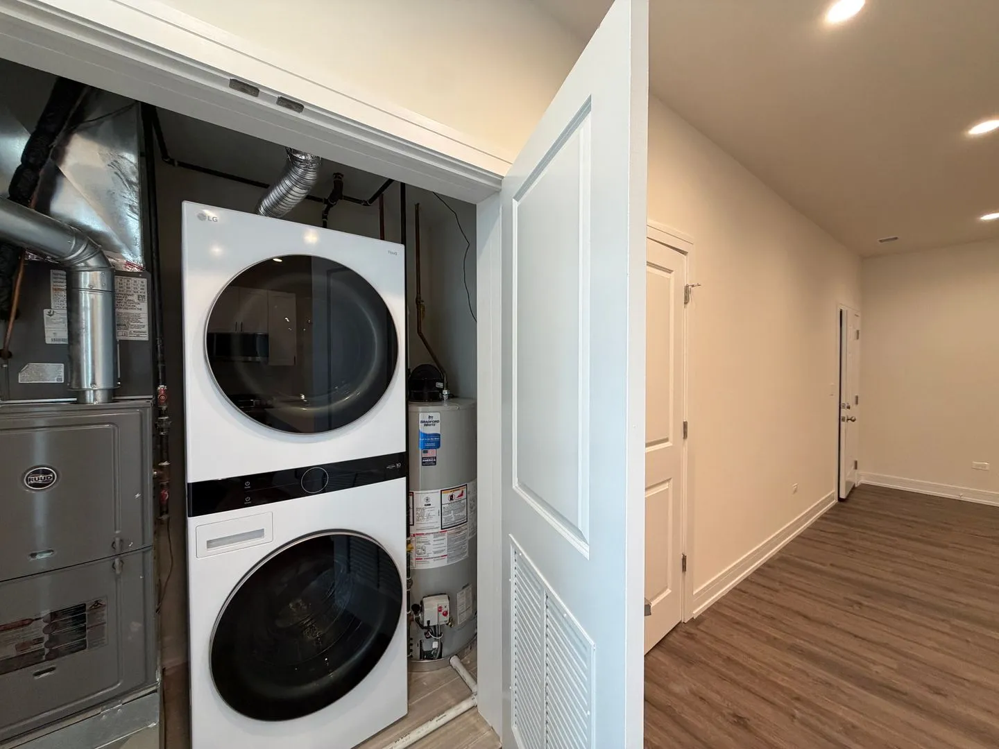 916 W Belmont Ave, , 60657, USA 60657-unit#2N-Chicago-IL