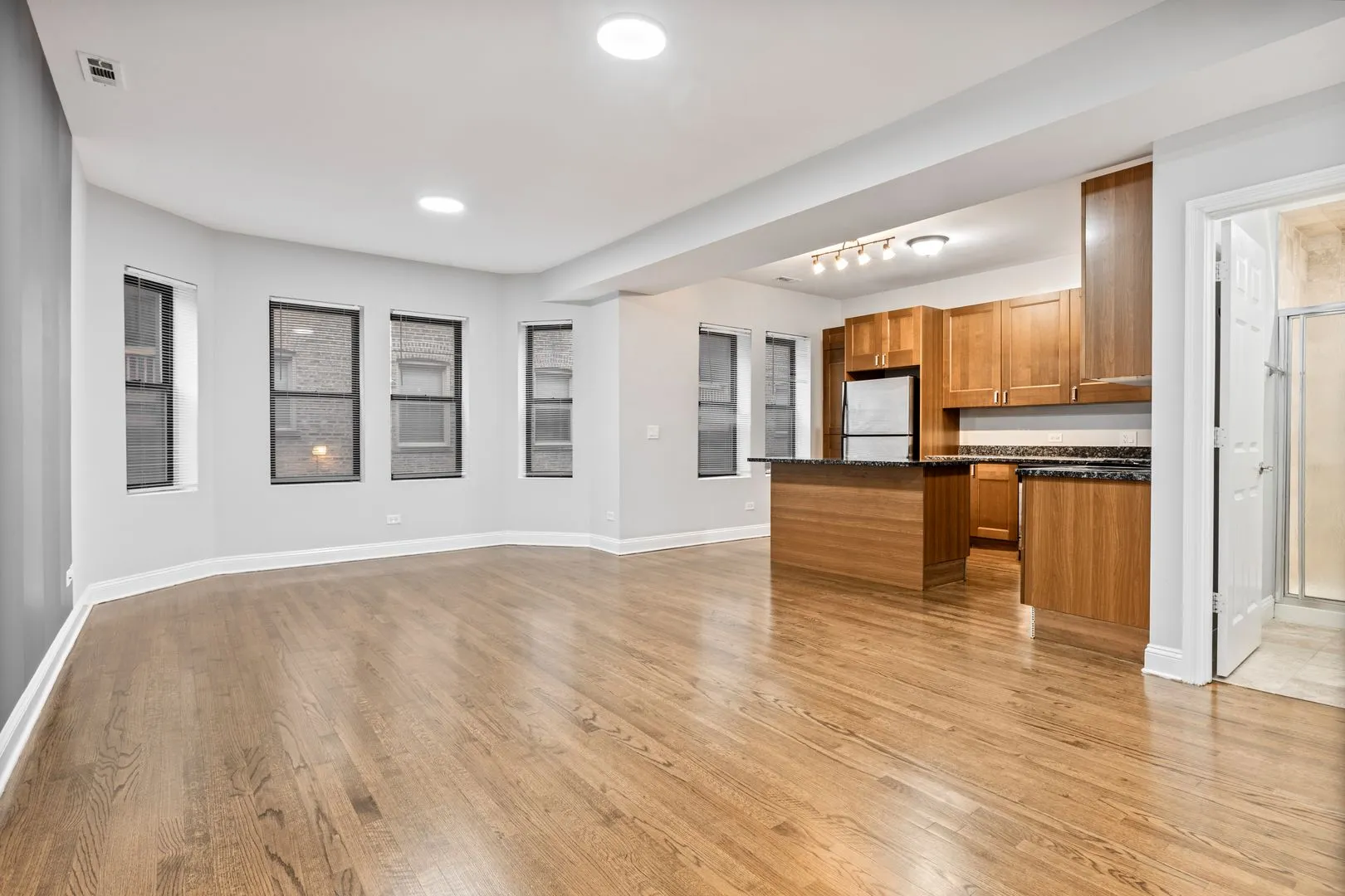 7526 N Seeley Ave, ,  60645, USA 60645-unit#103-Chicago-IL