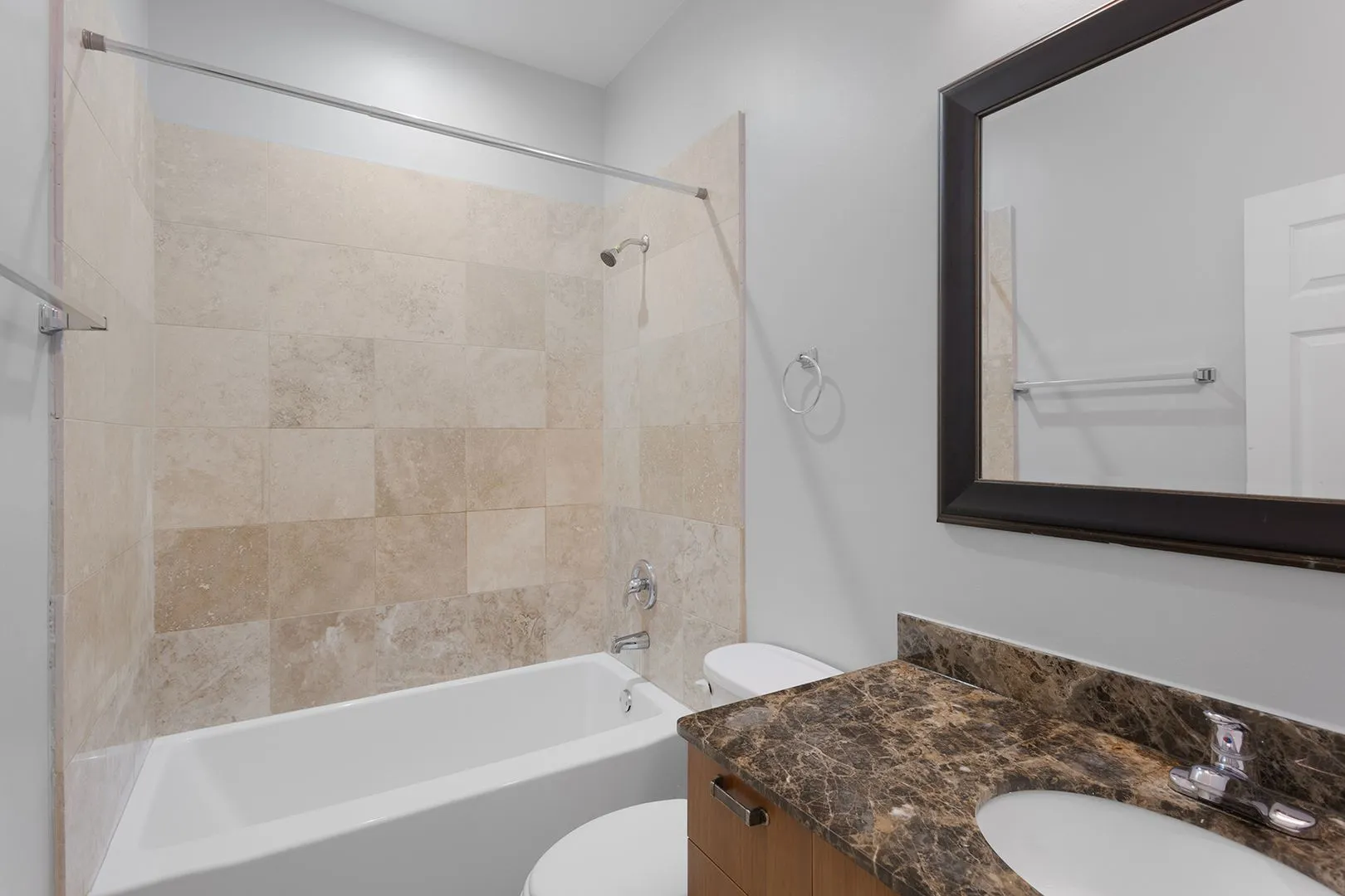 7528 N Seeley Ave, ,  60645, USA 60645-unit#305-Chicago-IL