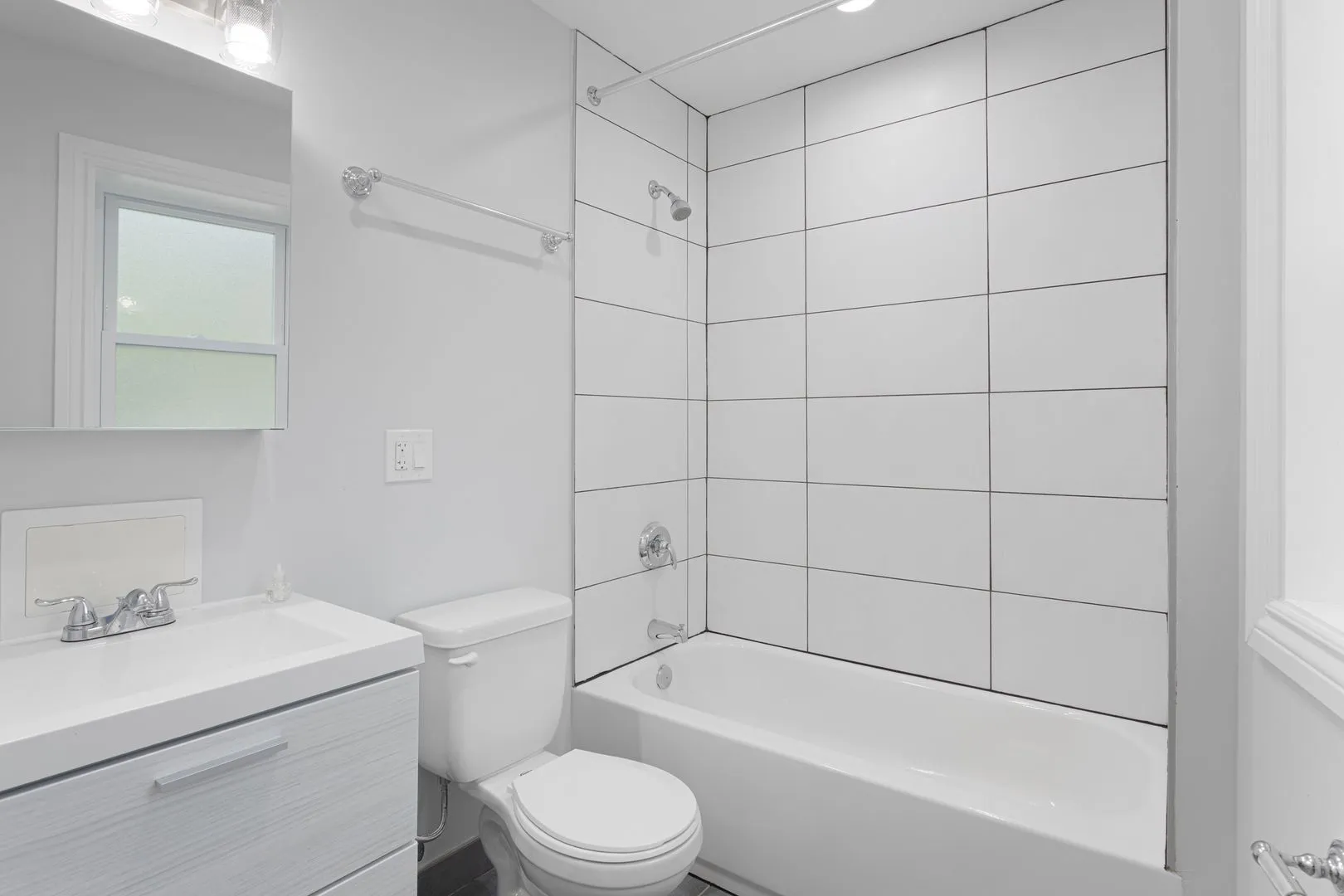 7630 N Eastlake Terrace, , 60626, USA 60626-unit#1E-Chicago-IL