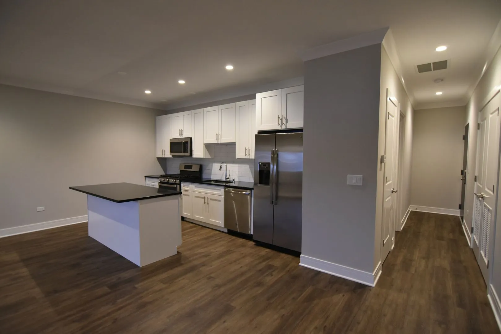 927 W Irving Park Rd, ,  60613, USA 60613-unit#927-101-Chicago-IL