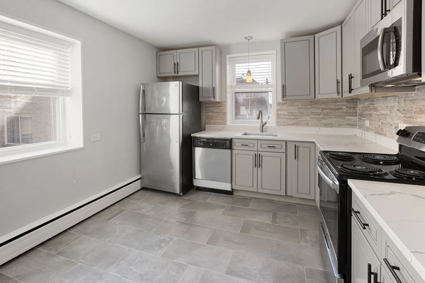 6122 N Kenmore Ave, , 60660, USA 60660-unit#3W-Chicago-IL