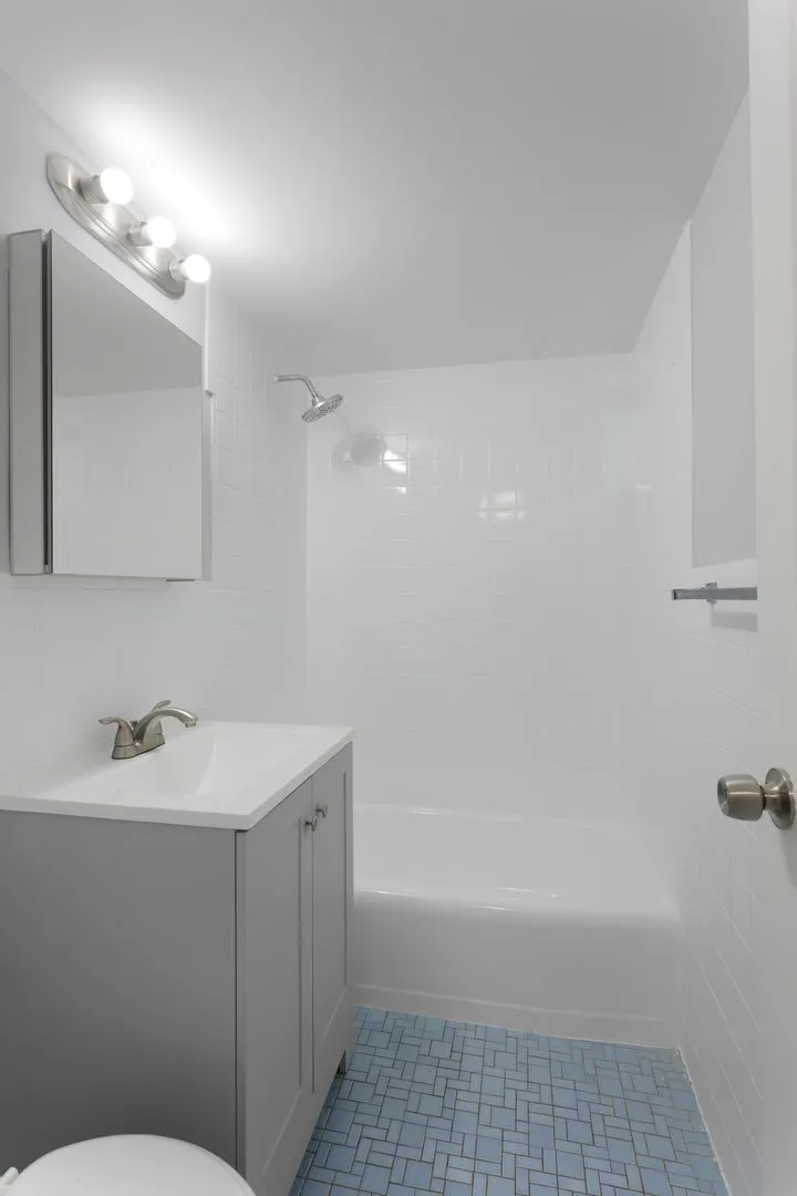 6012 N Kenmore Ave, , 60660, USA 60660-unit#1C-Chicago-IL