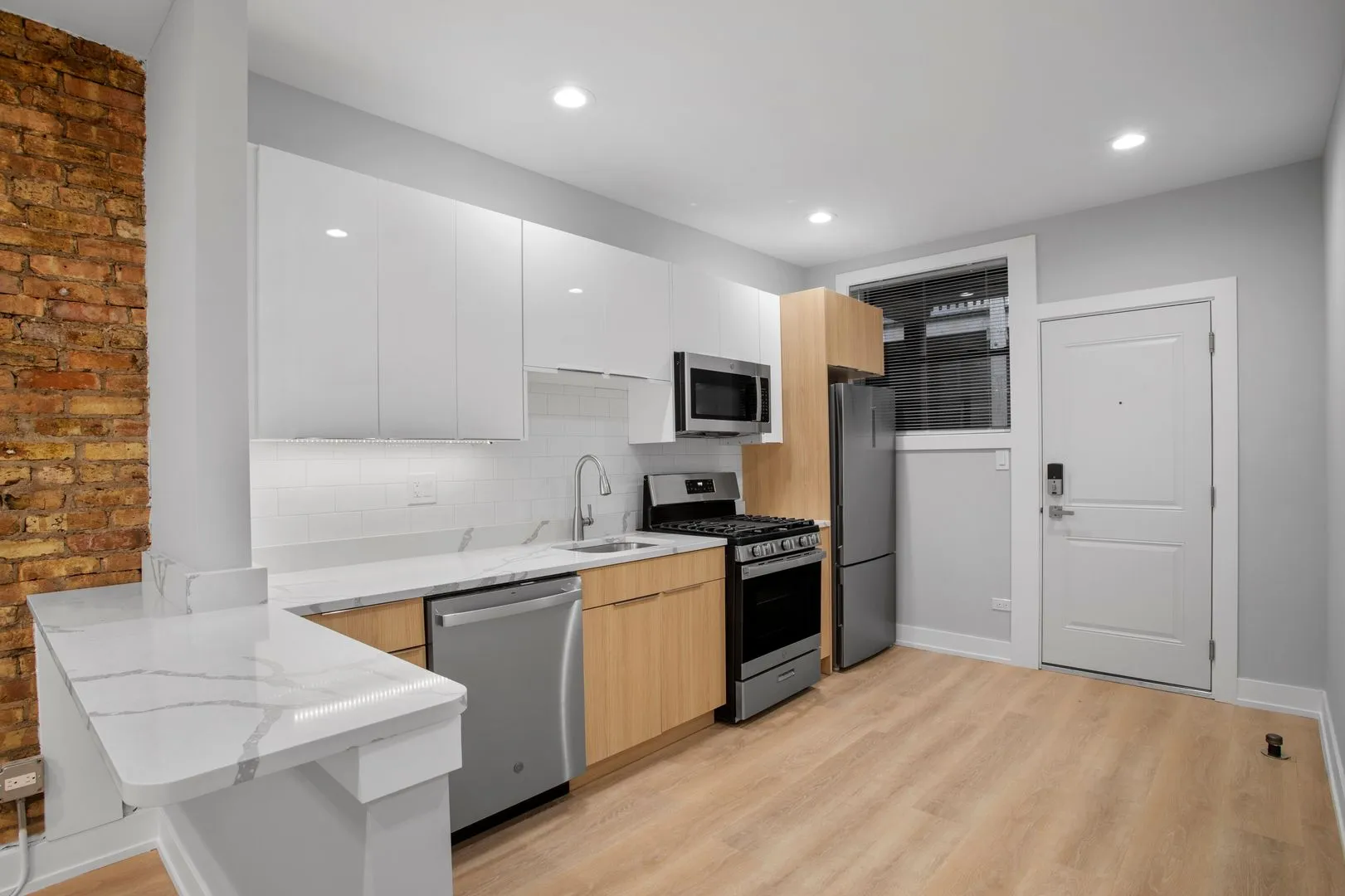 1706 W Juneway Terrace, , 60626, USA 60626-unit#2H-Chicago-IL