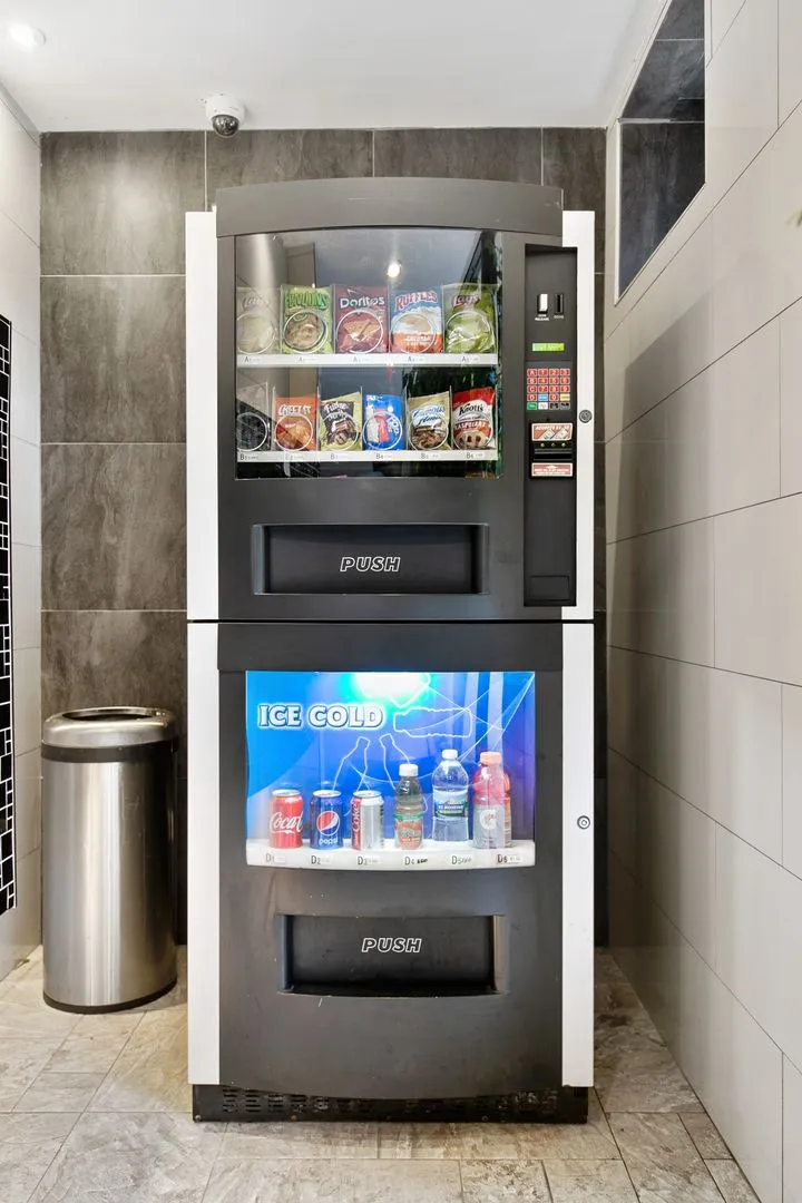 6001 N Kenmore Ave, ,  60660, USA 60660-unit#304-Chicago-IL