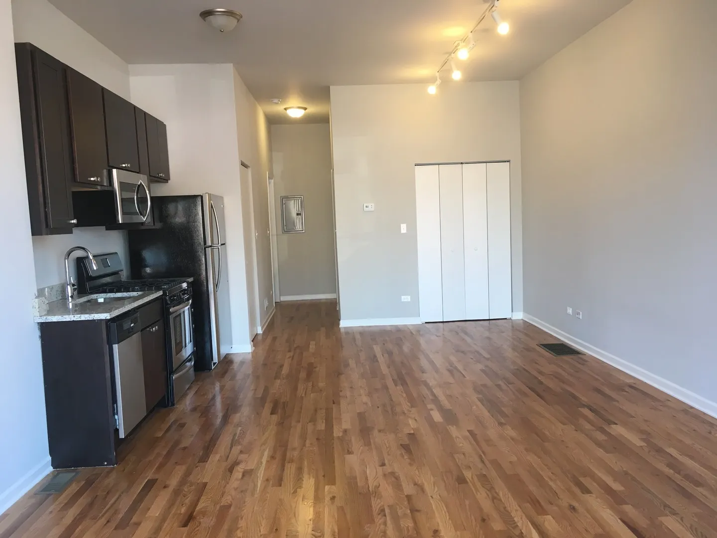 3121 W Lawrence Ave, , 60625, USA 60625-unit#STORE-Chicago-IL